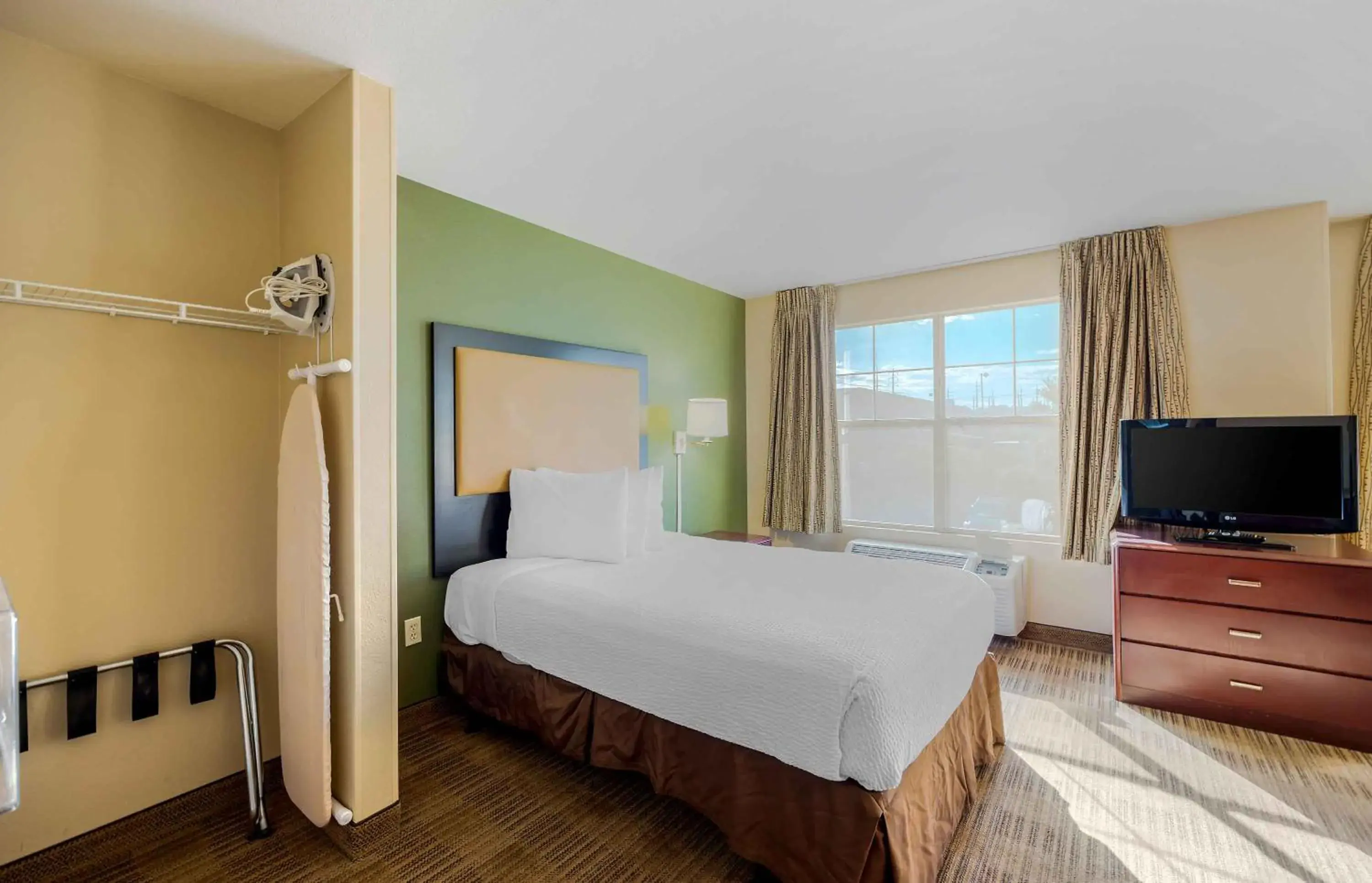 Bedroom, Bed in Extended Stay America Suites - Las Vegas - East Flamingo