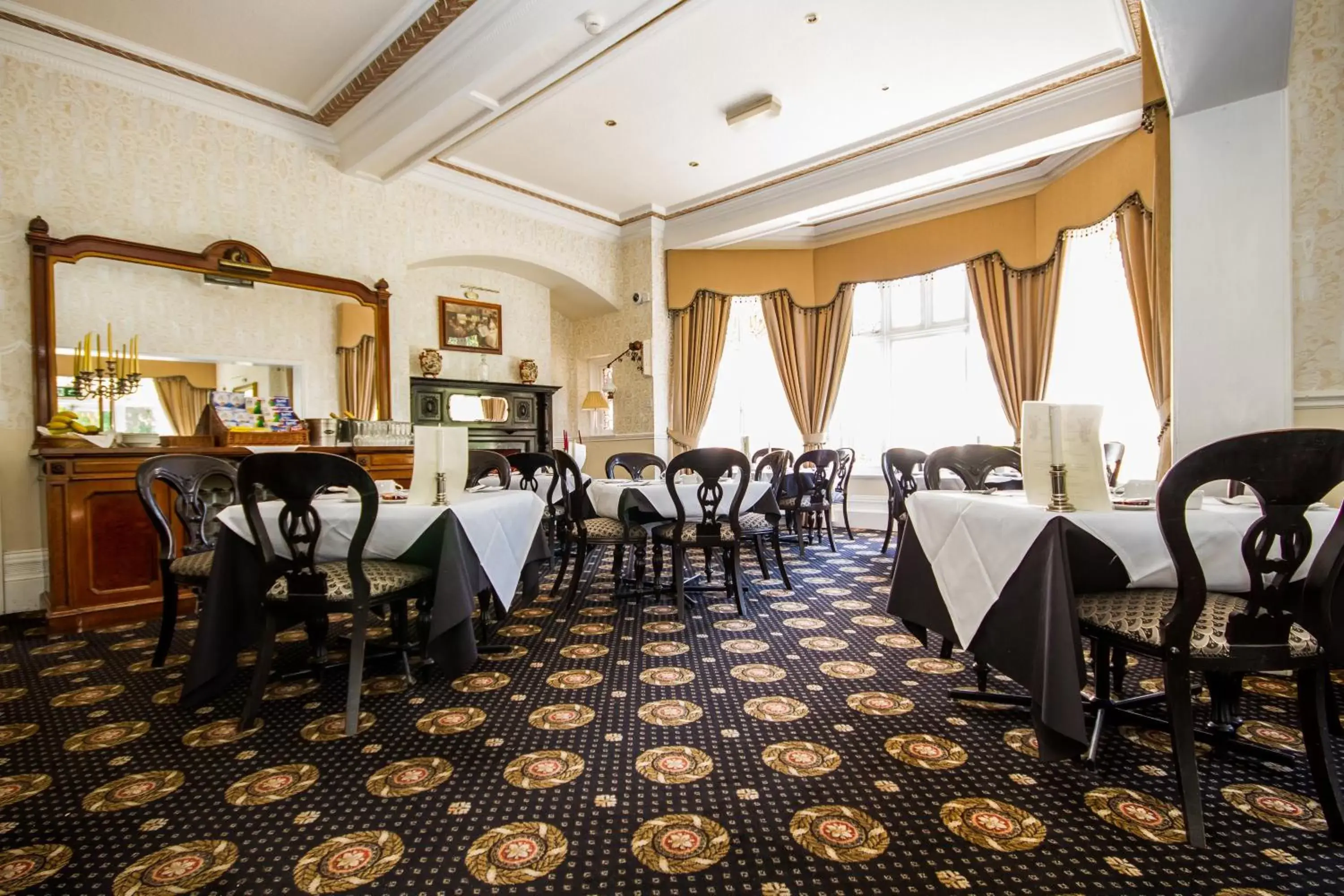 Restaurant/Places to Eat in NormanHurst Hotel