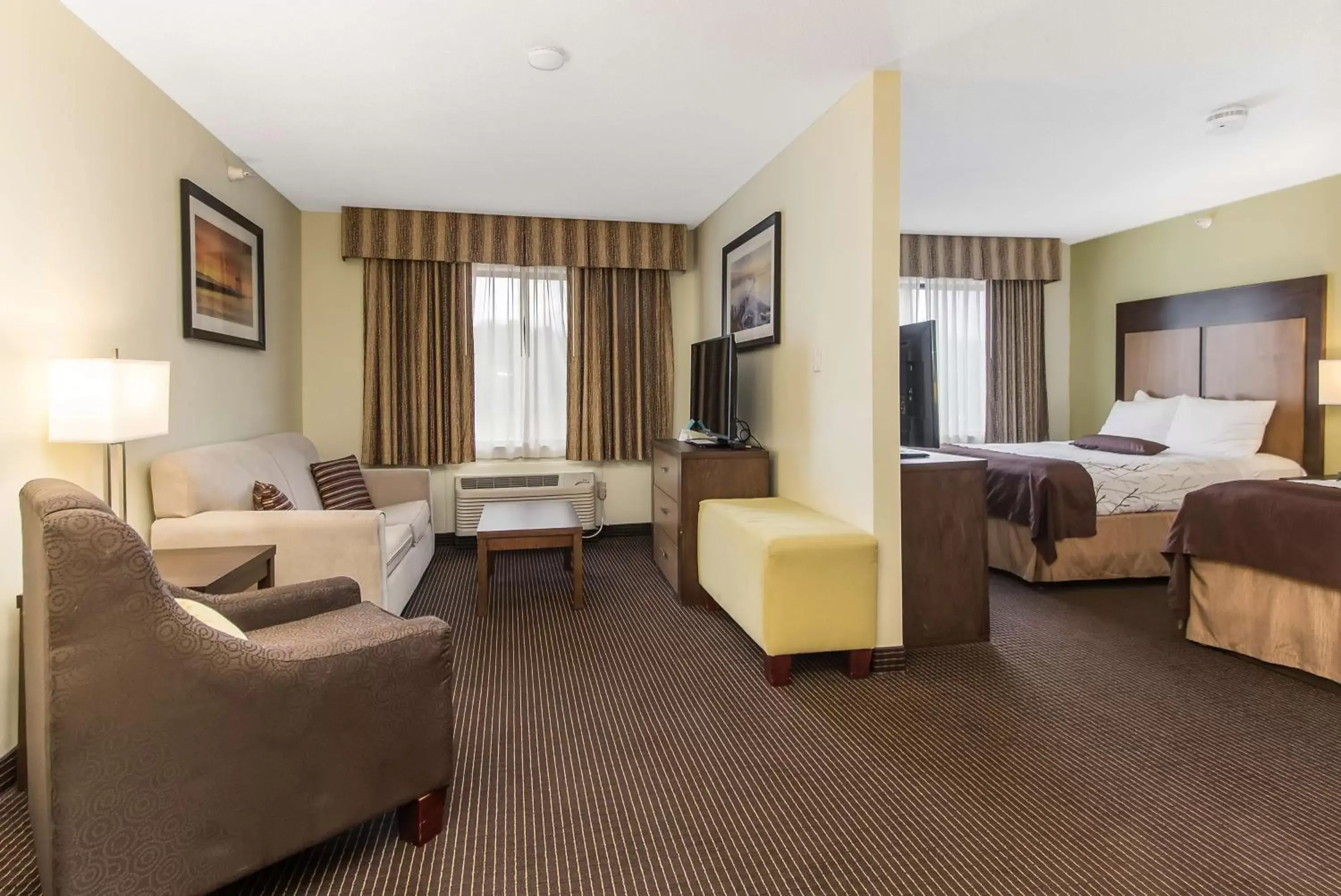 Photo of the whole room, Seating Area in Best Western Plus Holland Inn & Suites