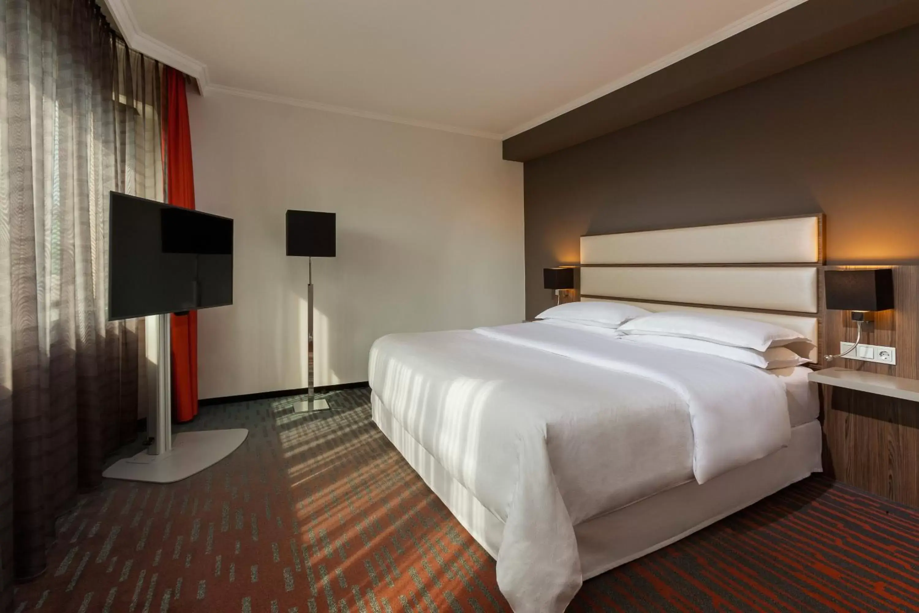 Bedroom, Bed in Sheraton Essen Hotel