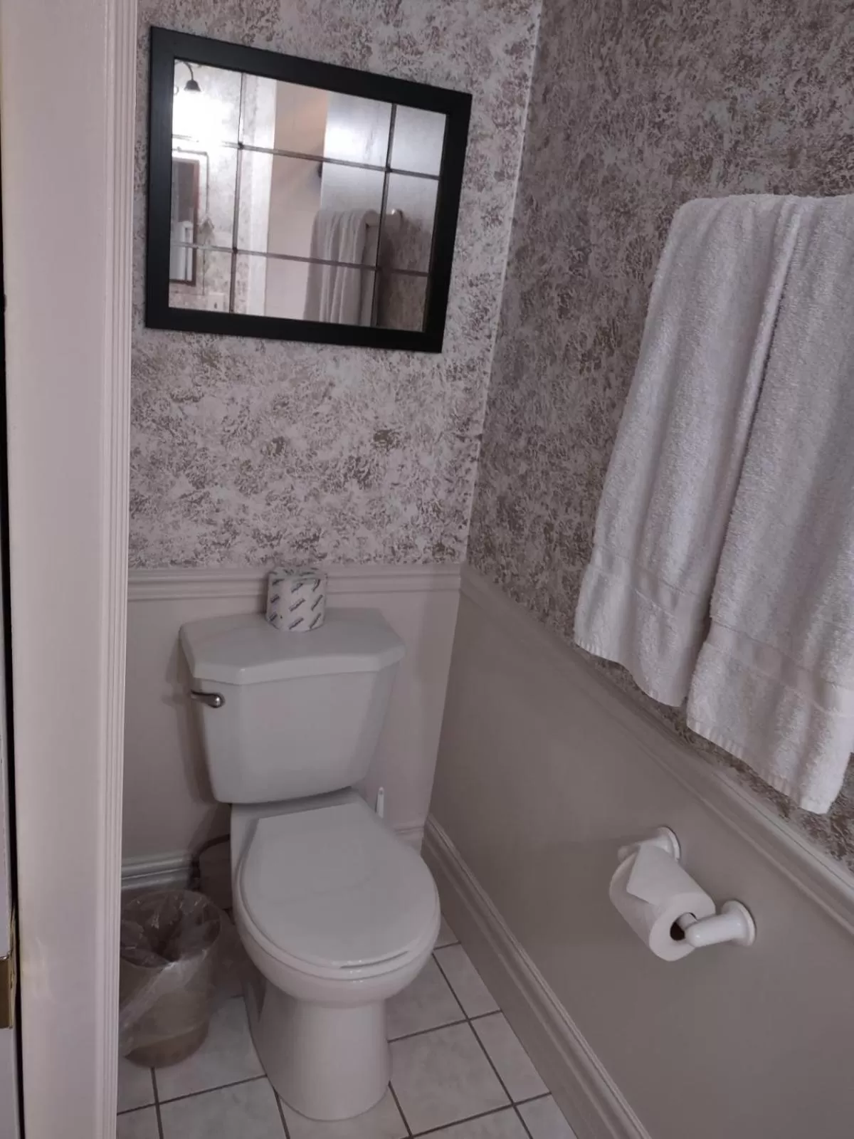 Toilet, Bathroom in The King George Inn