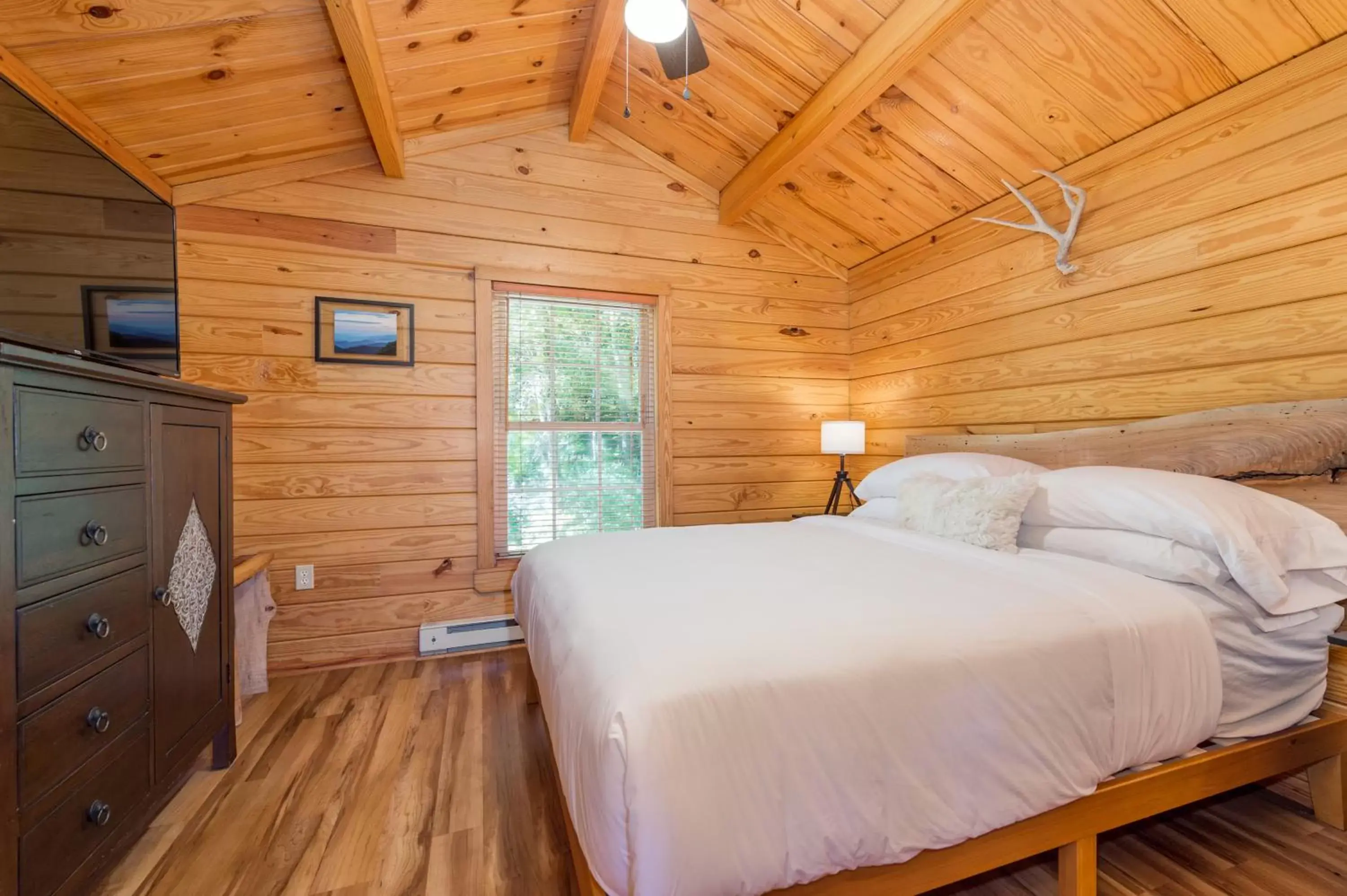 Bed in Asheville River Cabins