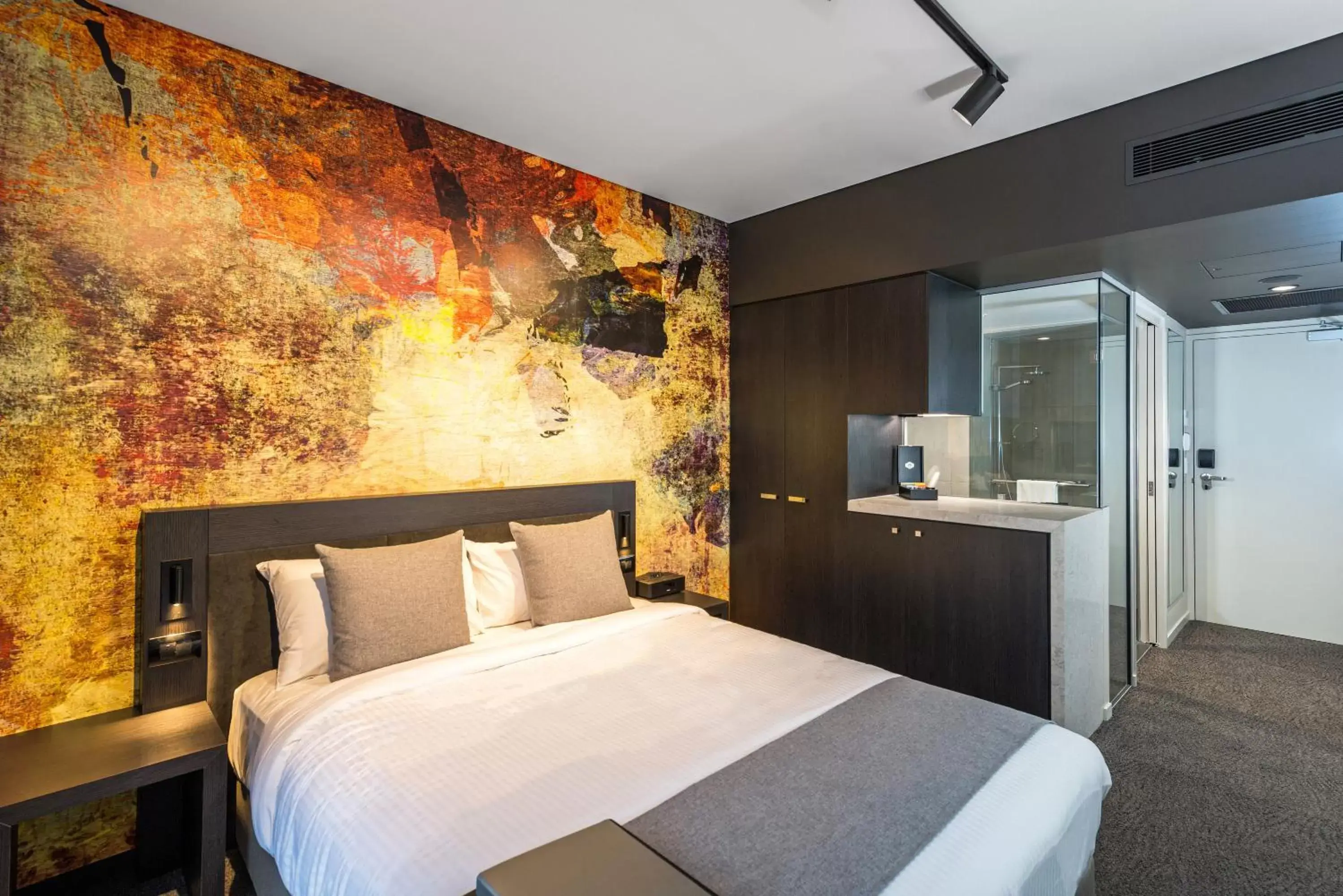 Bedroom, Bed in Kennigo Hotel Brisbane