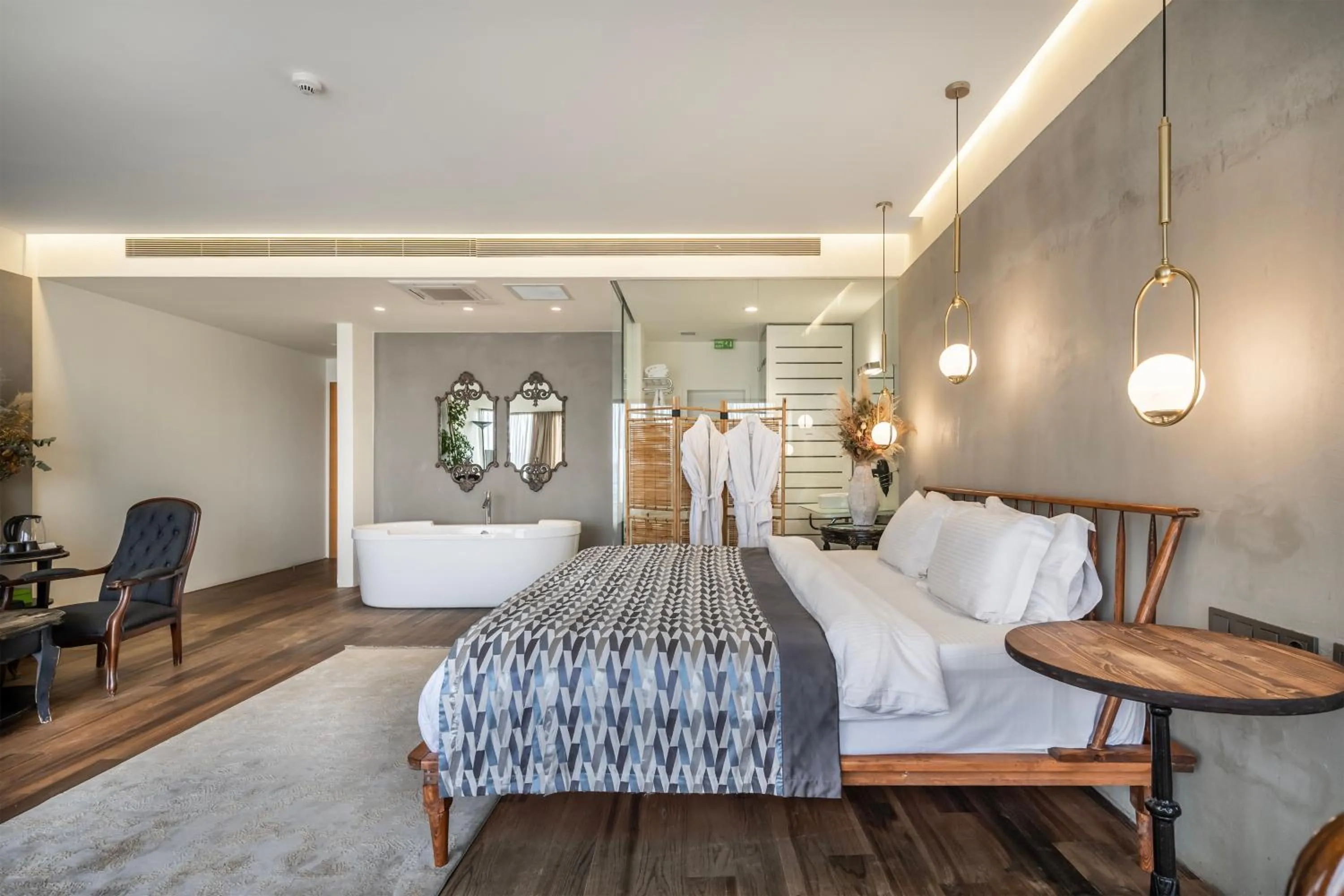 Bathroom, Bed in Ansen Hotel and Suites