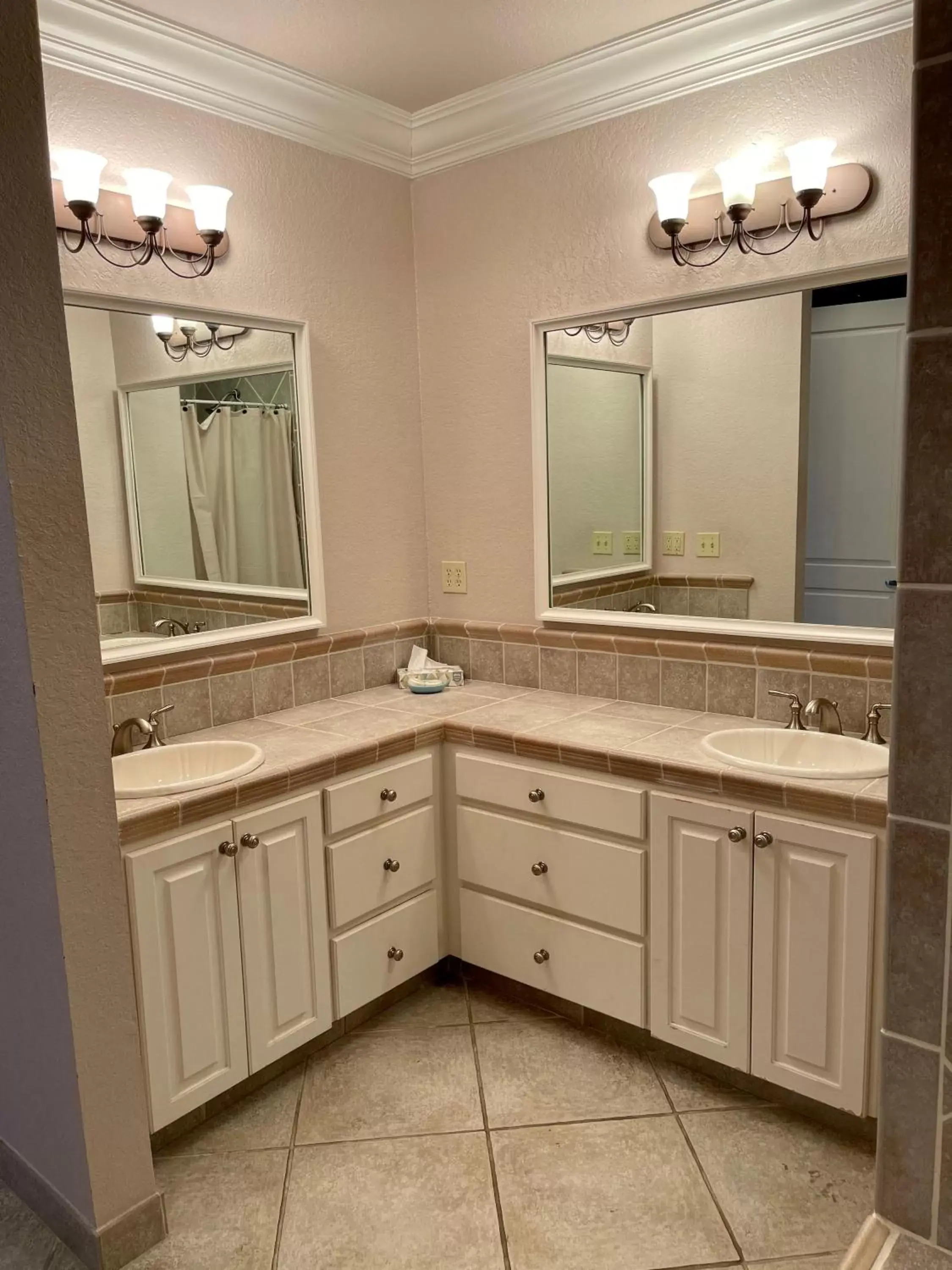 Kitchen/Kitchenette in St. James Bay Golf Club