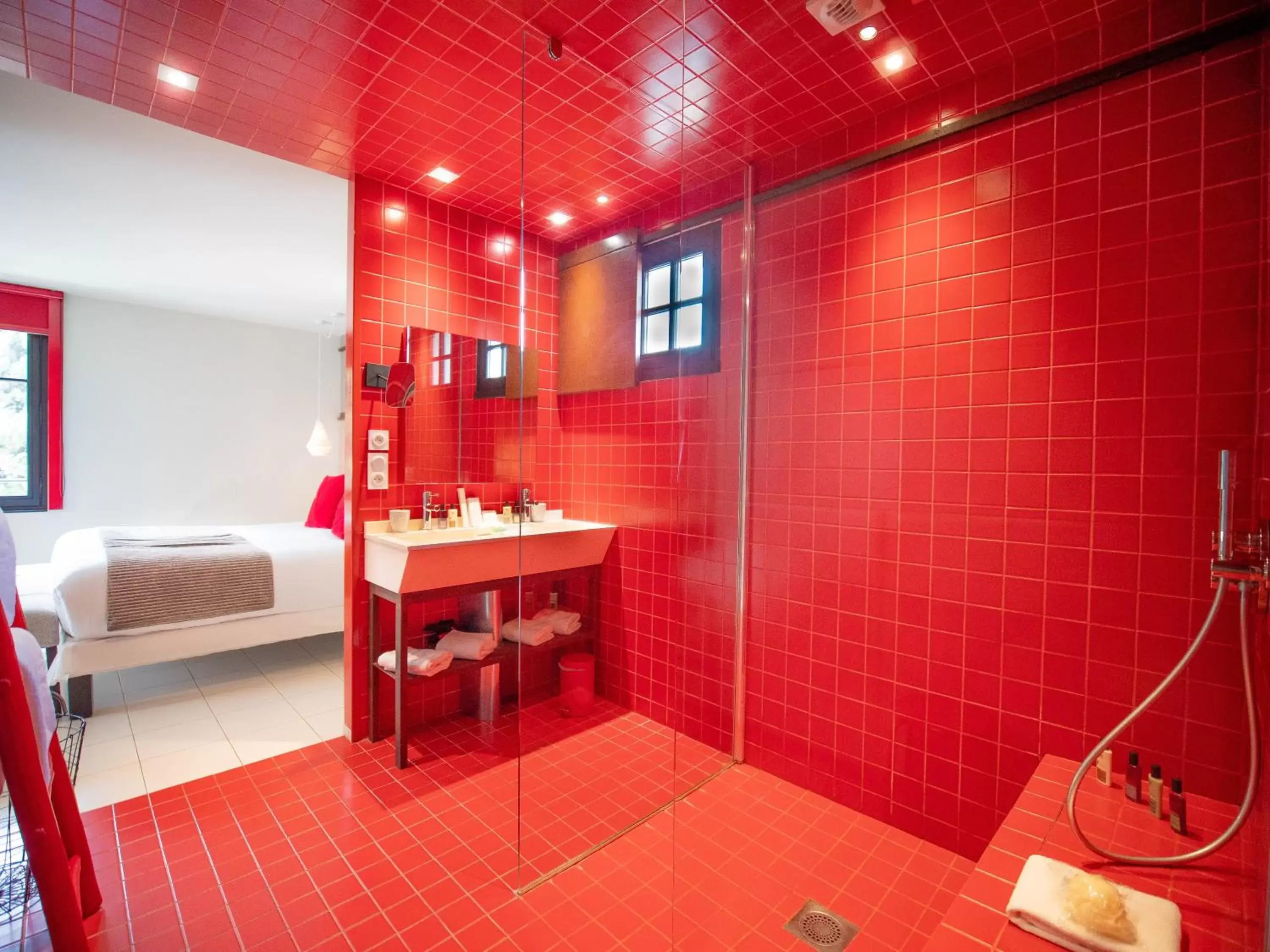 Shower, Bathroom in Hotel Pont Levis - Franck Putelat