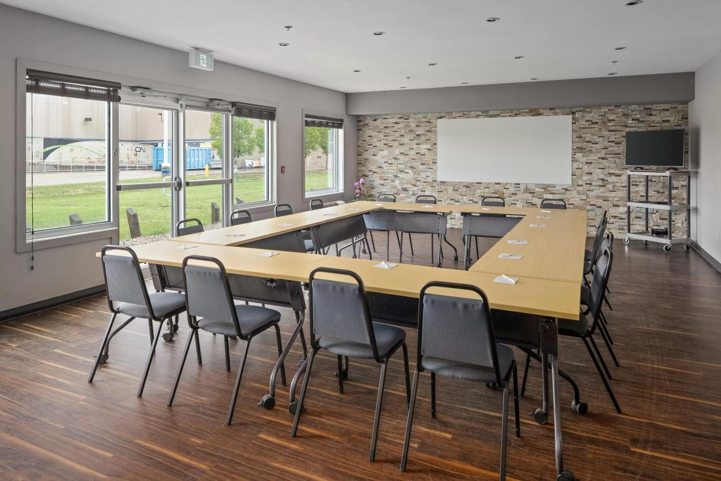 Meeting/conference room in Home Inn & Suites Regina Airport