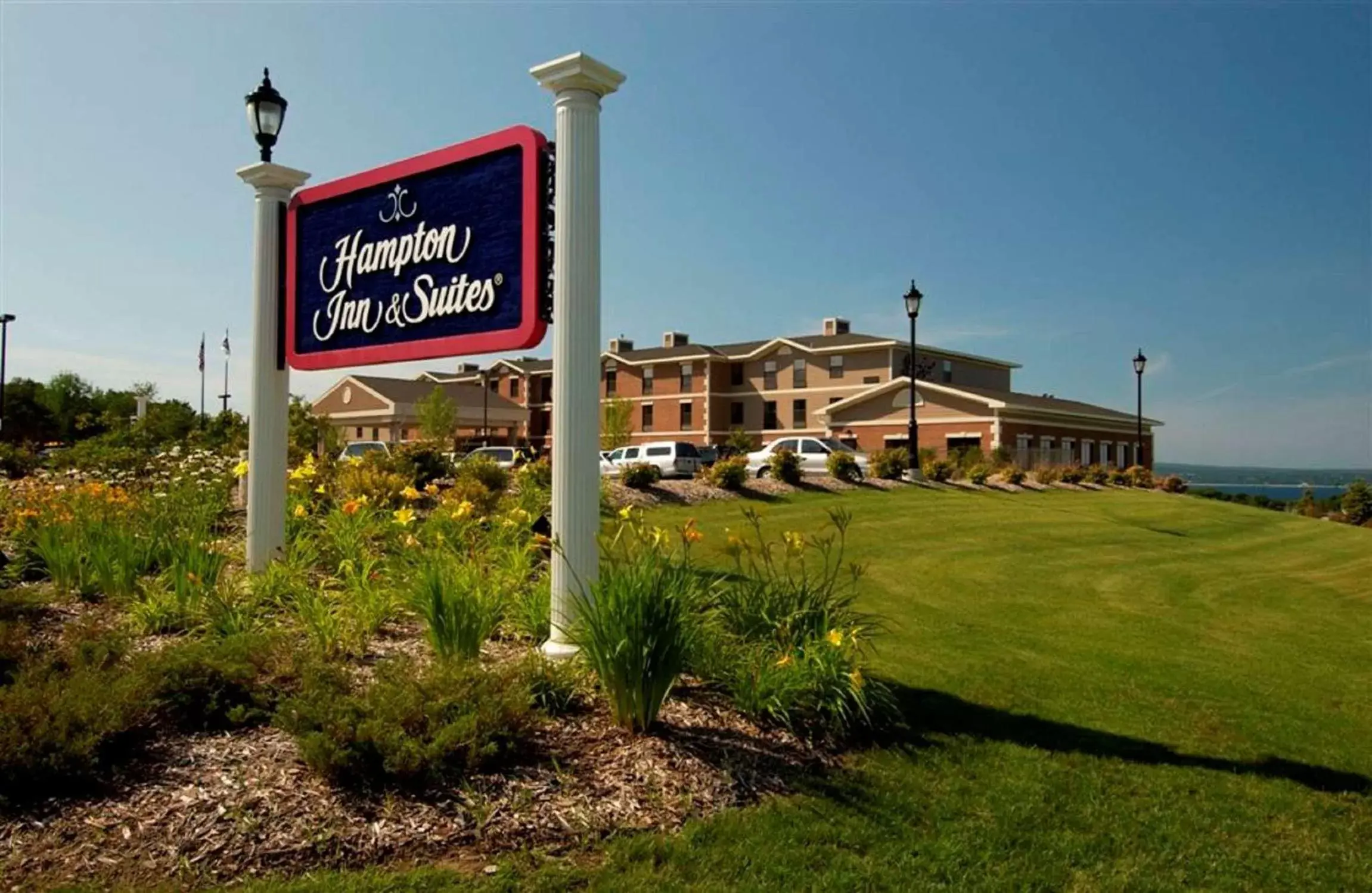 Property Building in Hampton Inn & Suites Petoskey