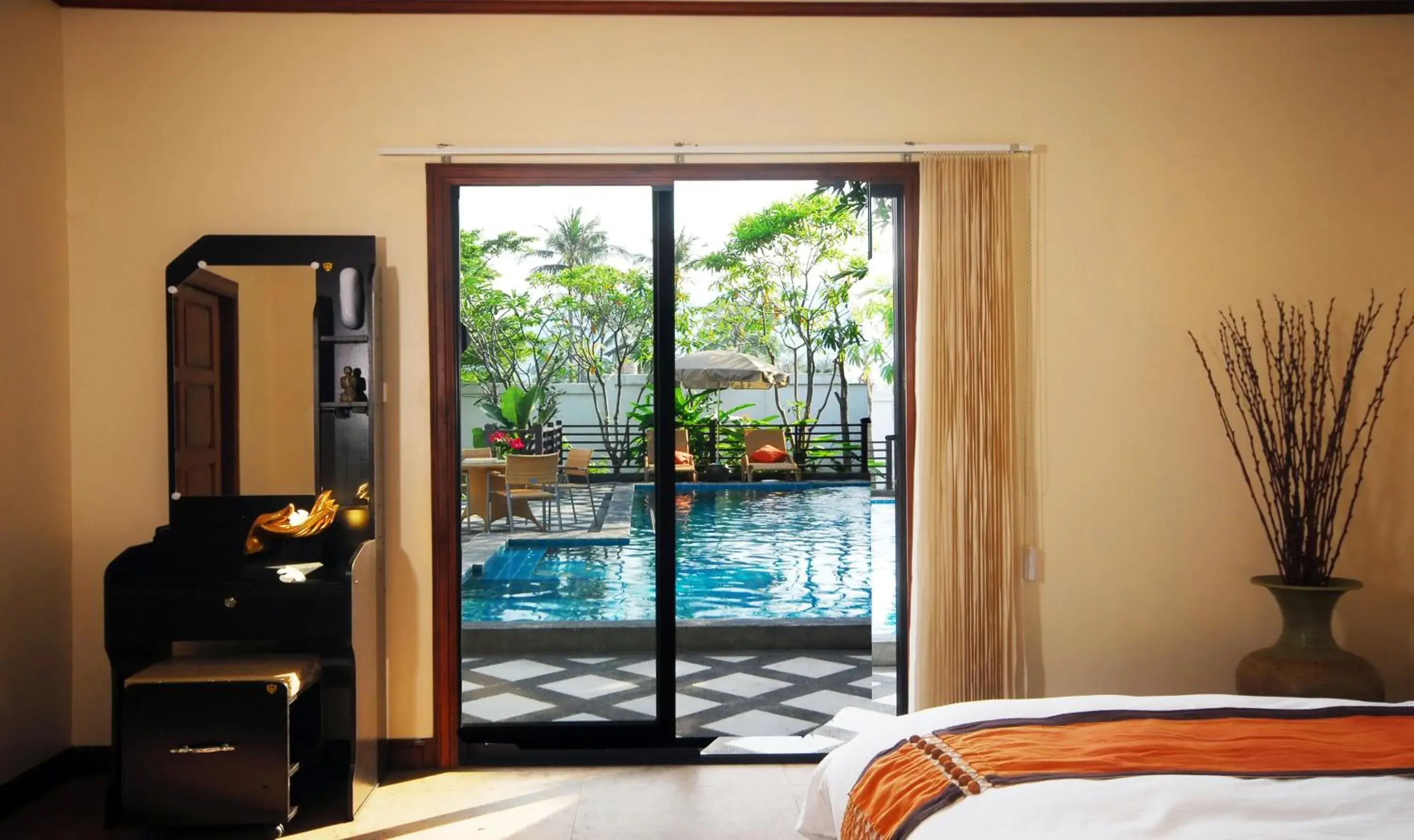 Bed, Pool View in Samui Sun Villa