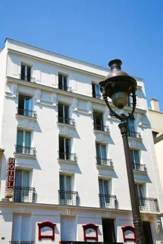 Facade/entrance in Hôtel De La Perdrix Rouge
