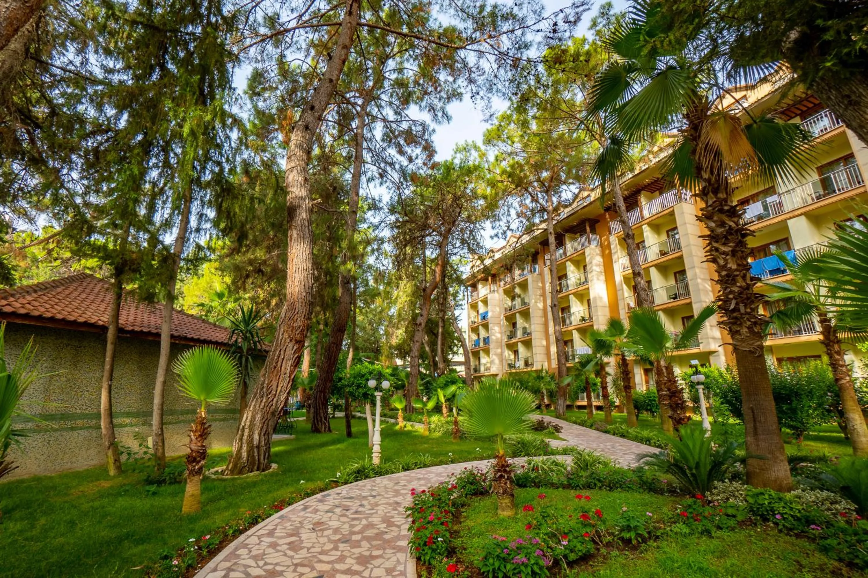 Property building in Armas Kaplan Paradise