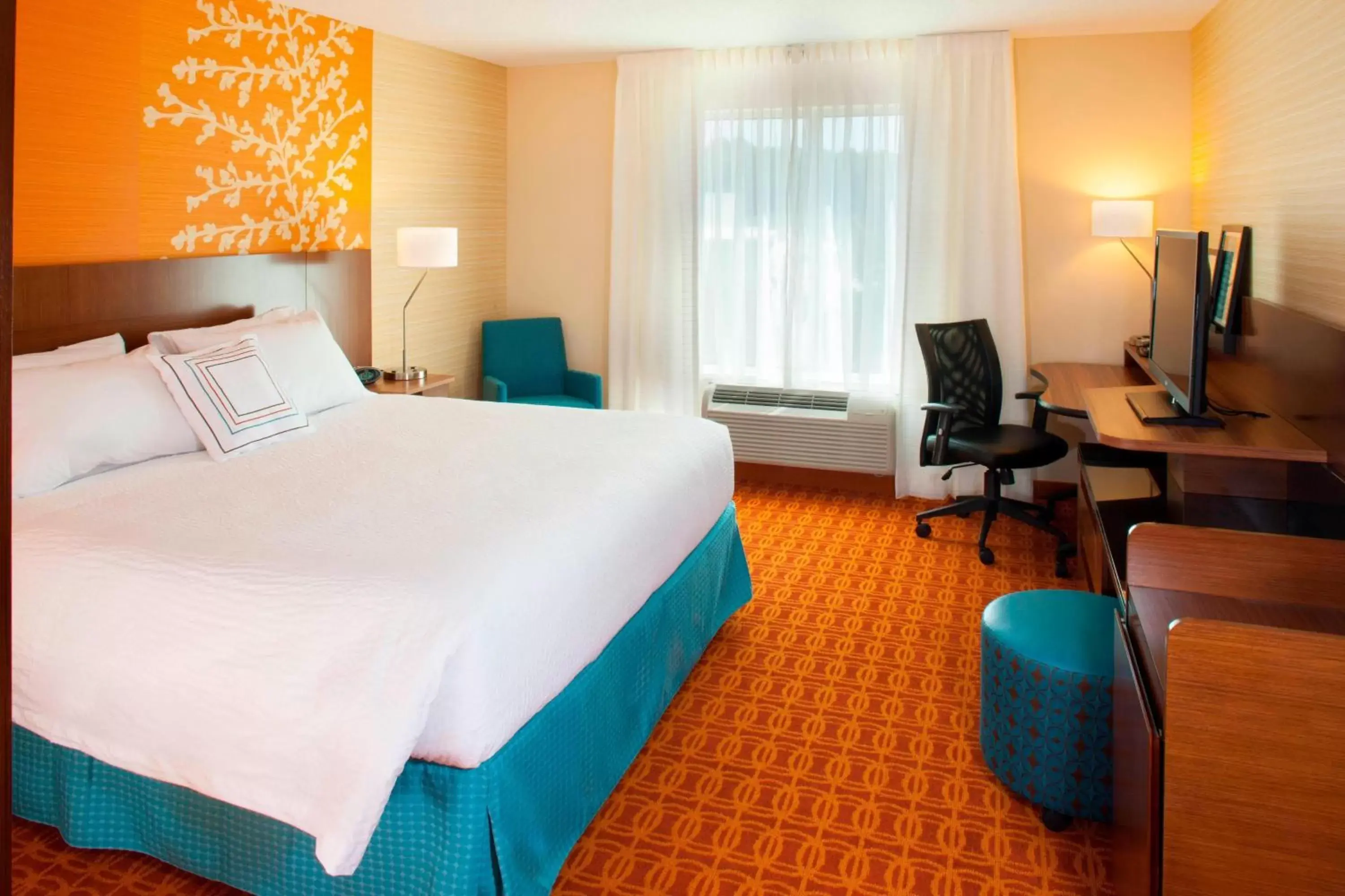 Photo of the whole room, Bed in Fairfield Inn & Suites by Marriott Atlanta Gwinnett Place
