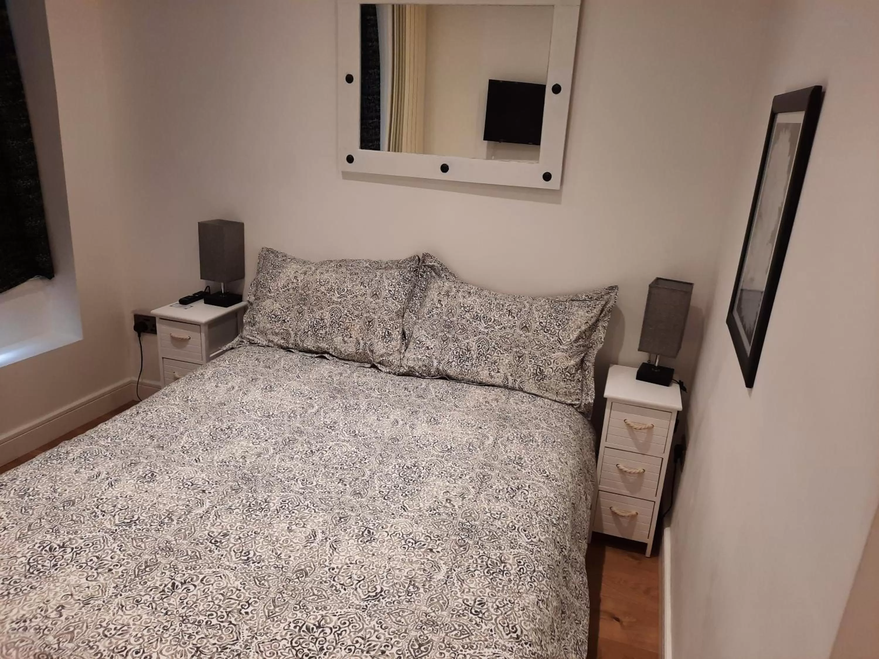 Seating Area in Lovely Home with full en-suite double bed rooms