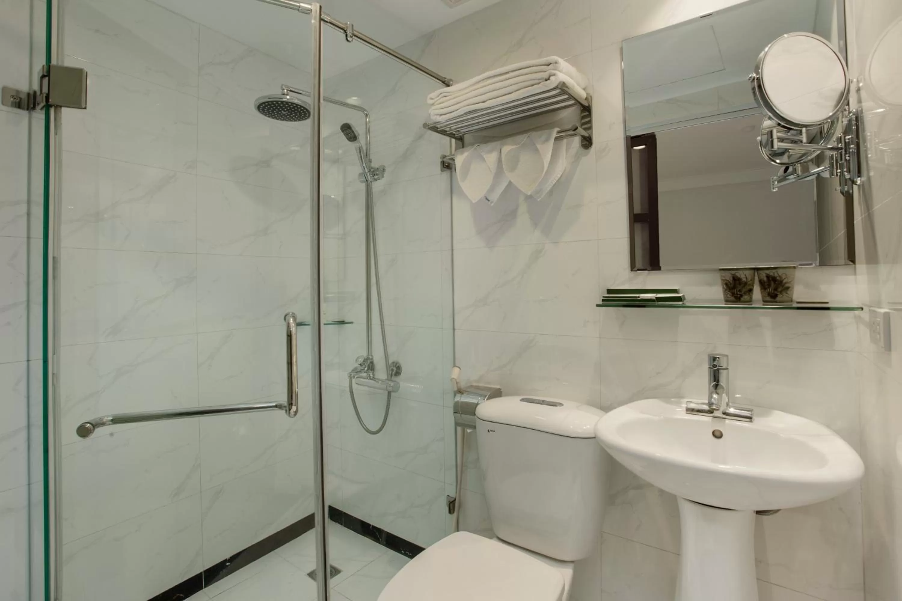 Shower in Hanoi La Selva Hotel