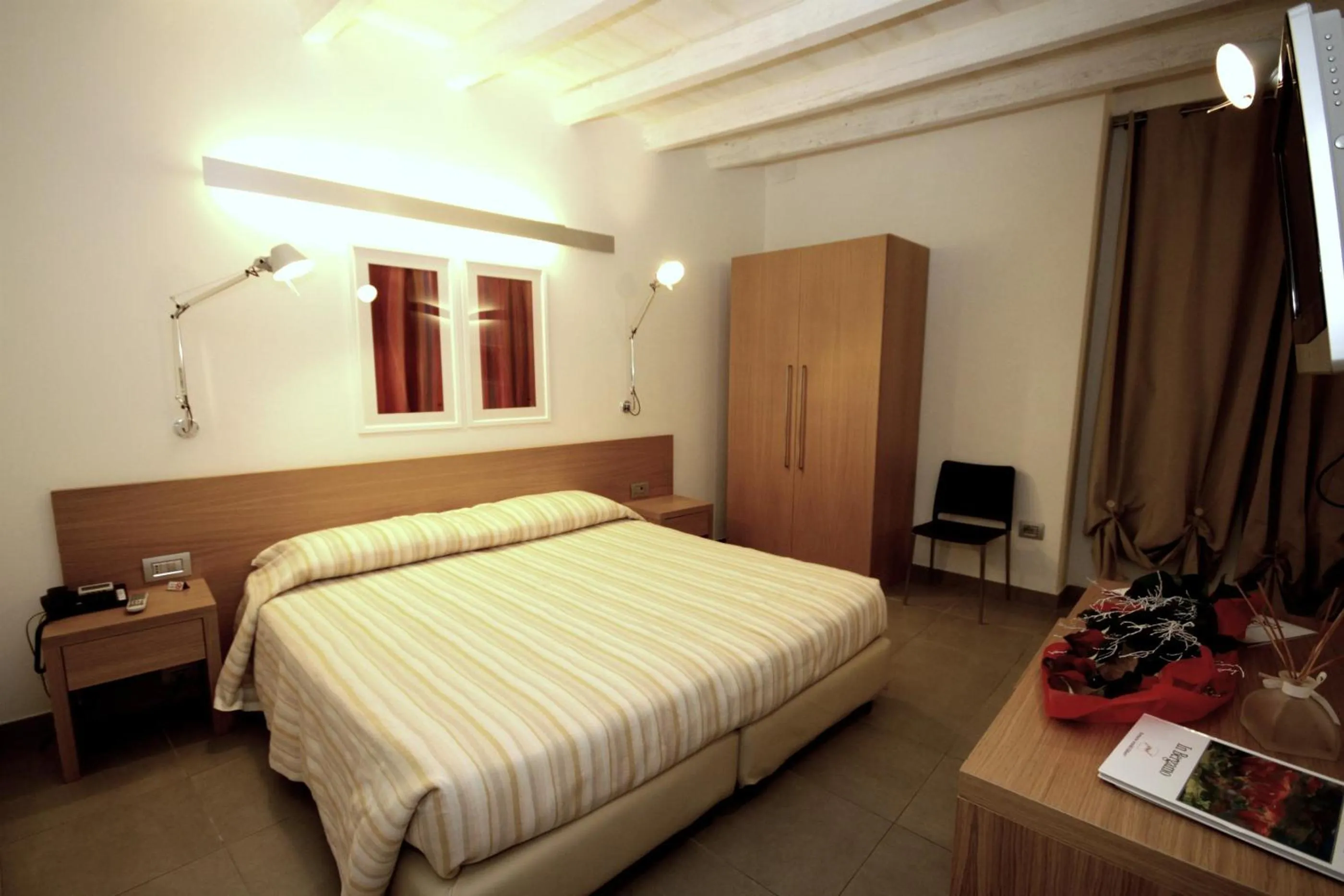 Photo of the whole room, Bed in San Rocco Hotel