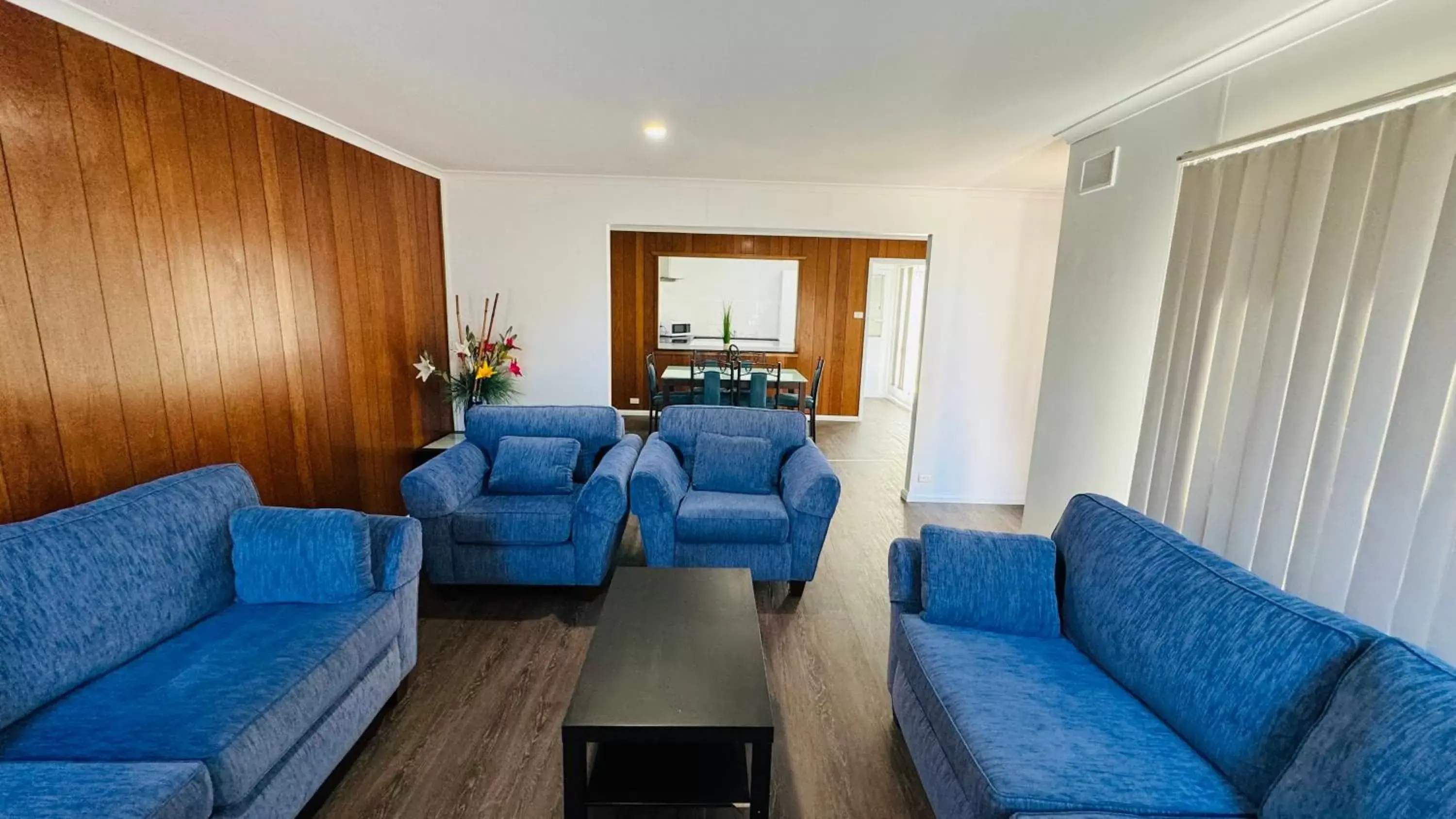 Communal lounge/ TV room, Seating Area in Clare Valley Motel