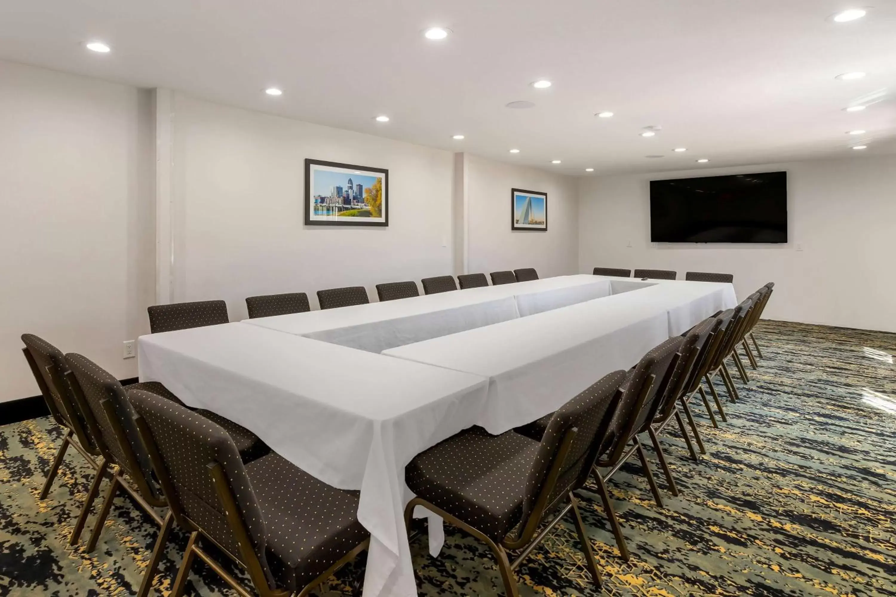 Meeting/conference room in La Quinta by Wyndham Des Moines West Clive