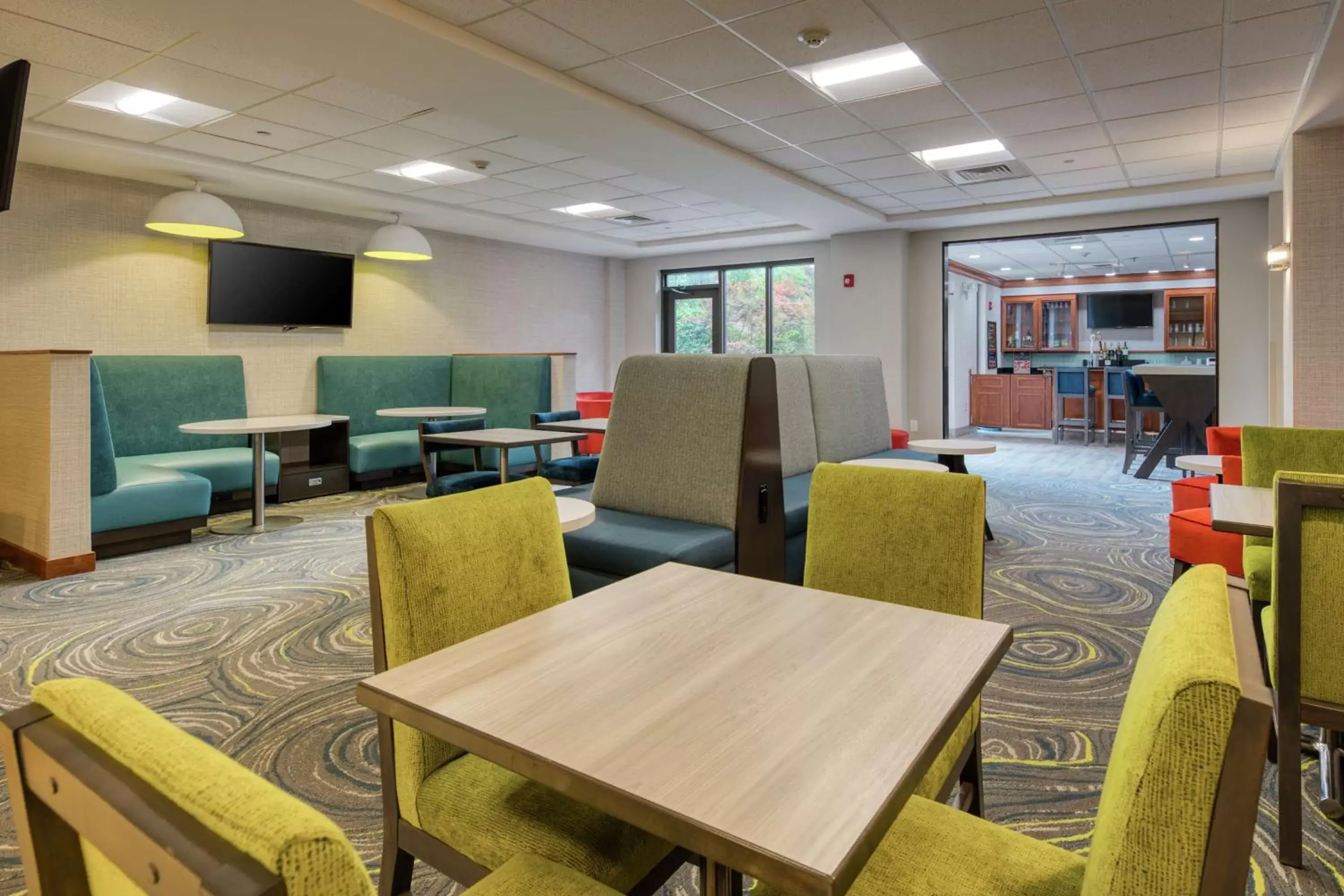 Lobby or reception, Lounge/Bar in Hampton Inn Wilmington University Area