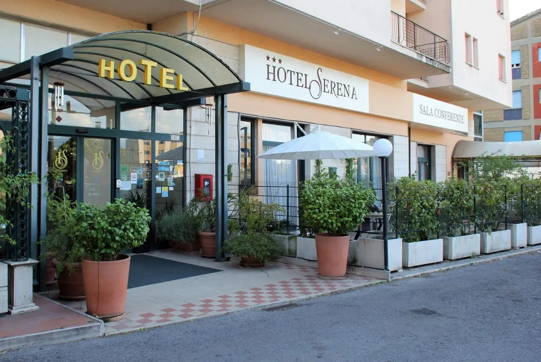 Facade/entrance in Hotel Serena