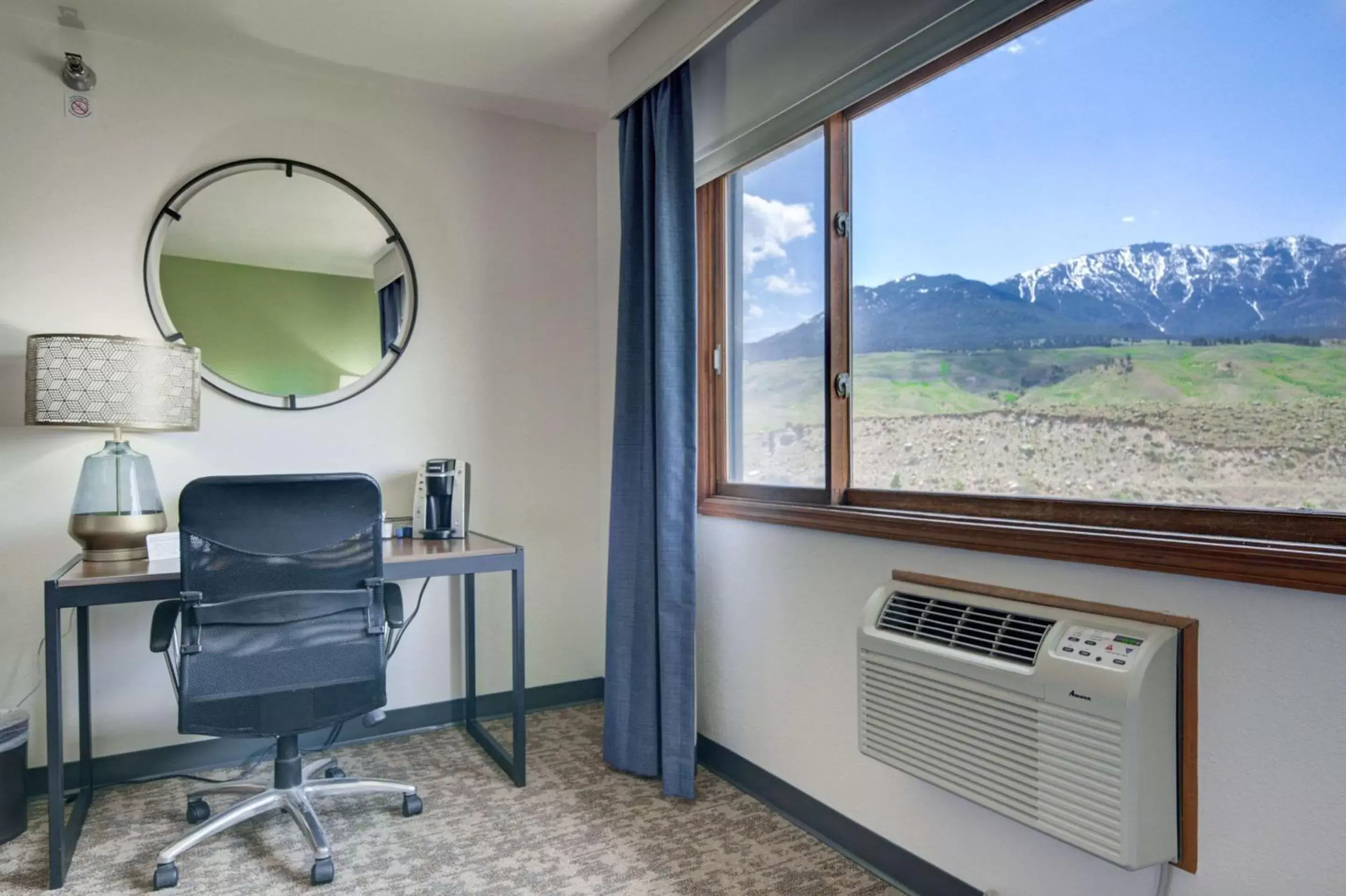 Bedroom in The Ridgeline Hotel at Yellowstone, Ascend Hotel Collection
