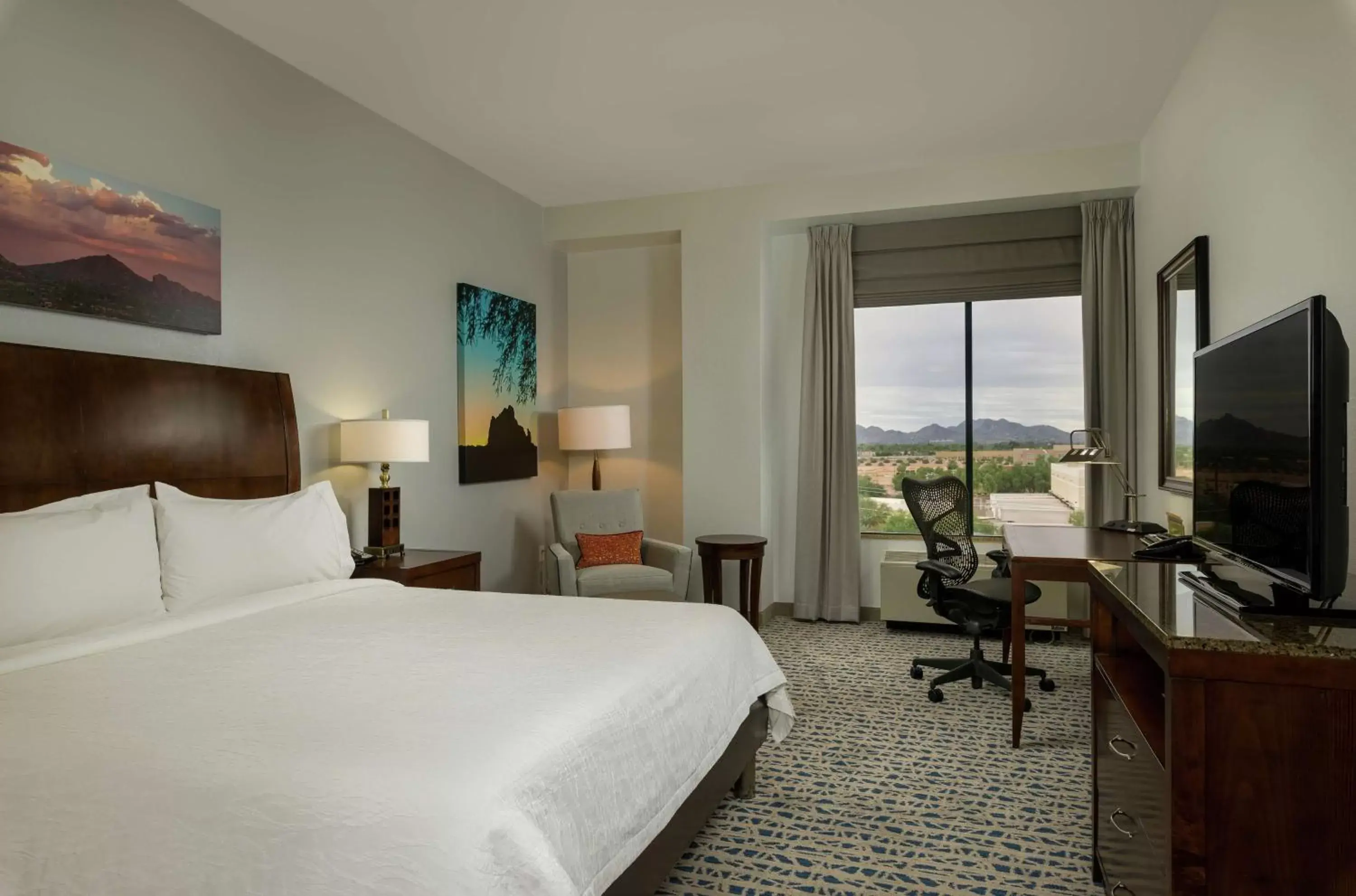 Bedroom in Hilton Garden Inn Phoenix Airport North