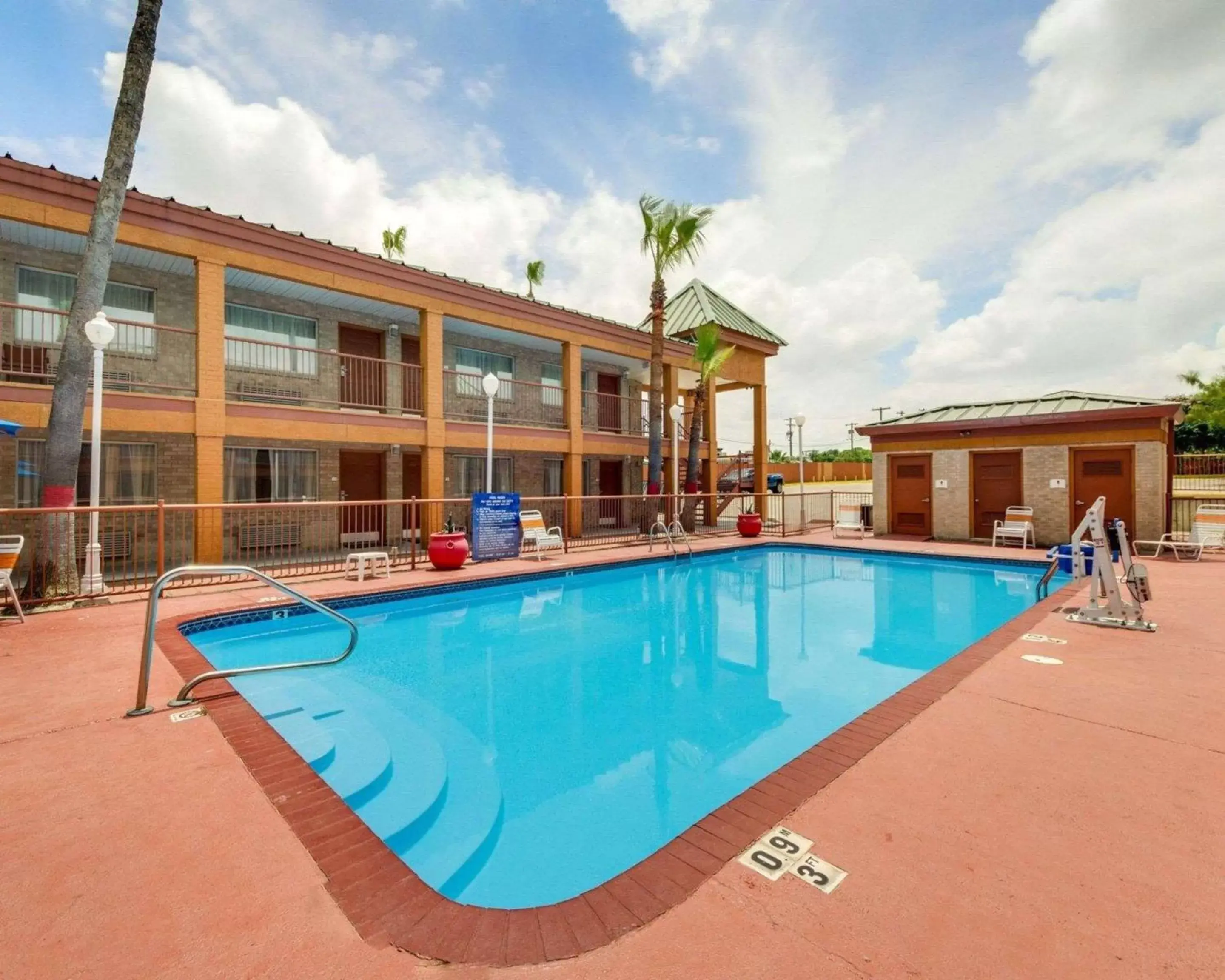 On site, Swimming Pool in Econo Lodge Inn & Suites Eagle Pass