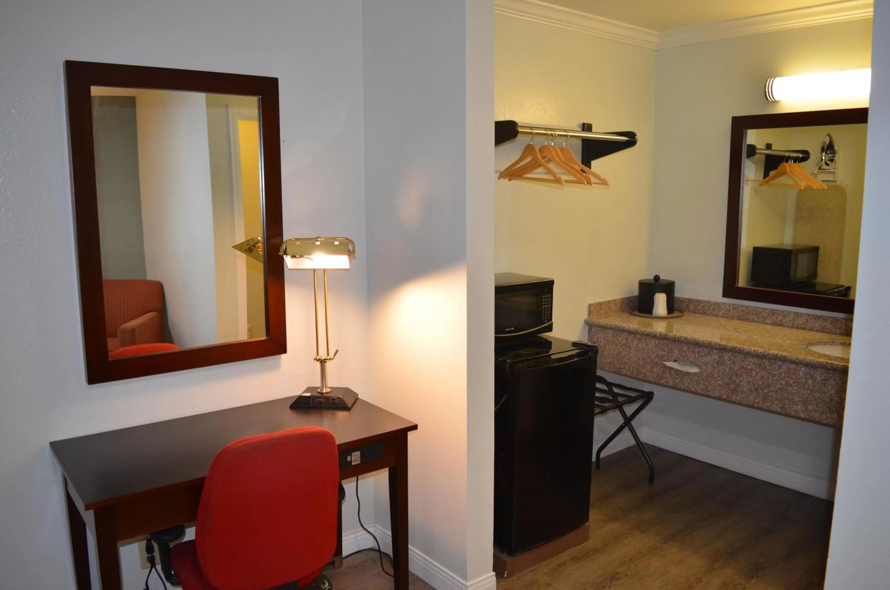 minibar in Welcome Inn Corona