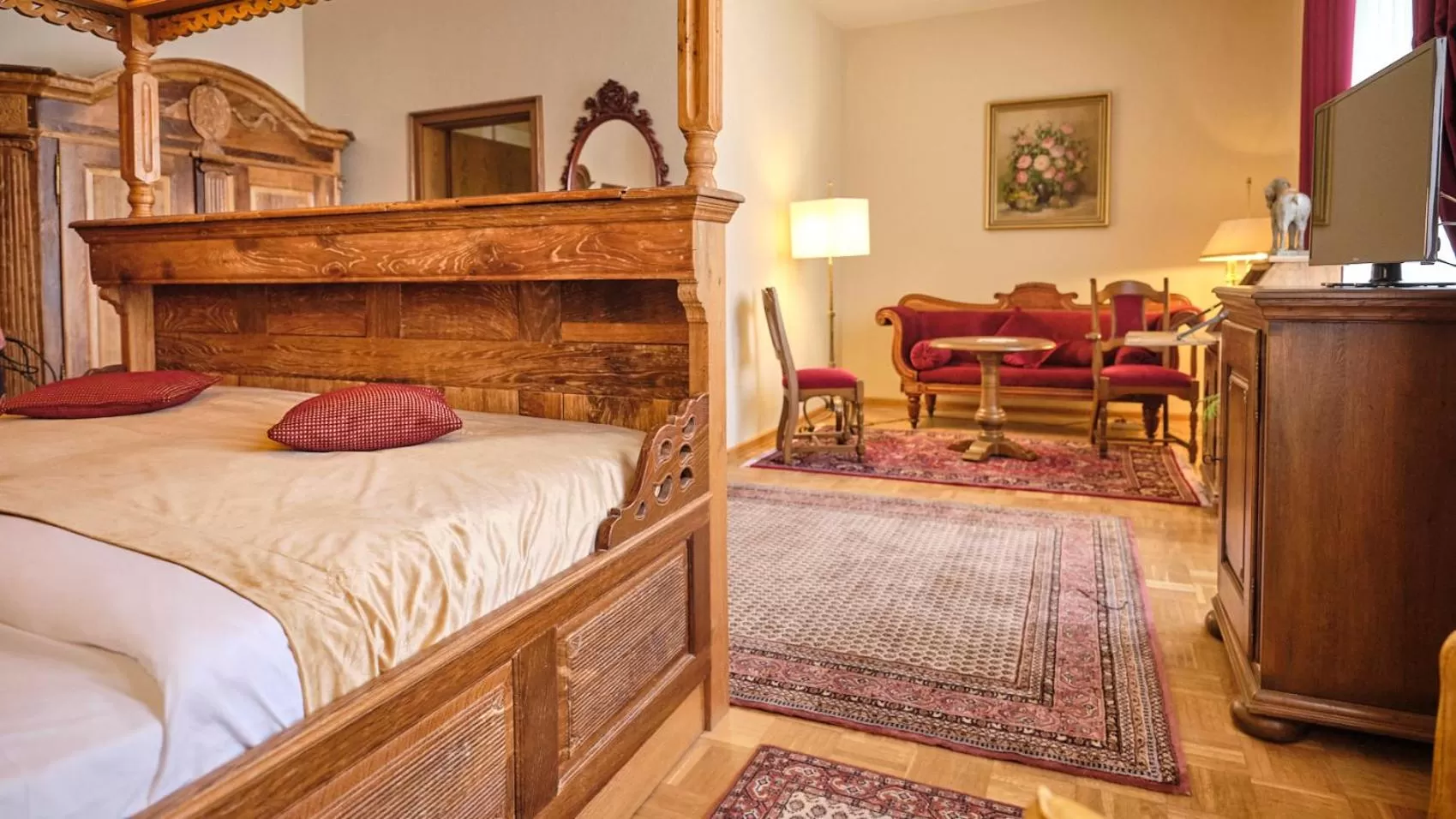 Photo of the whole room, Bed in Hotel van Bebber