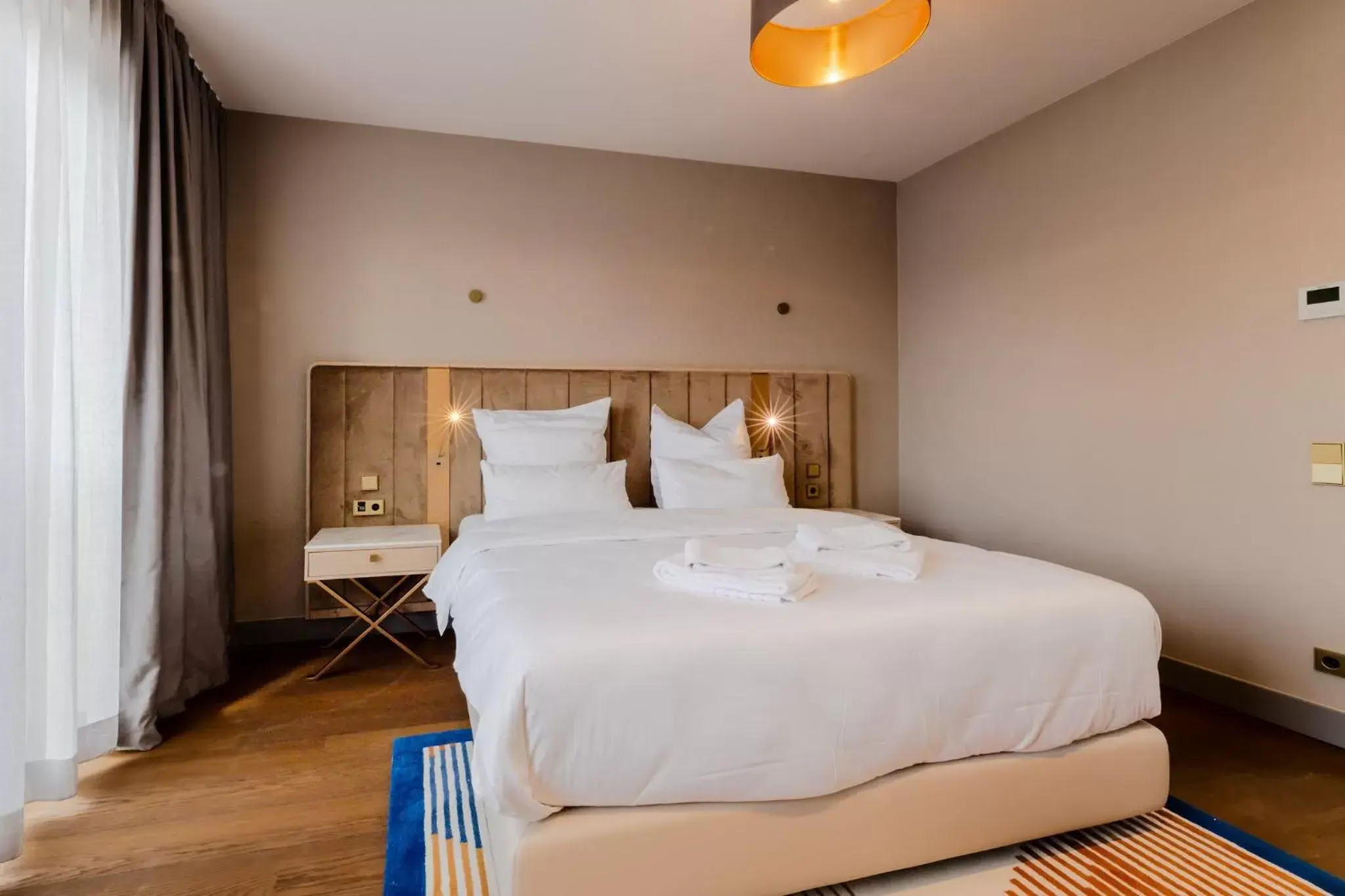 Bed in Fourty Three Luxury Serviced Apartments Bed in Fourty Three Luxury Serviced Apartments