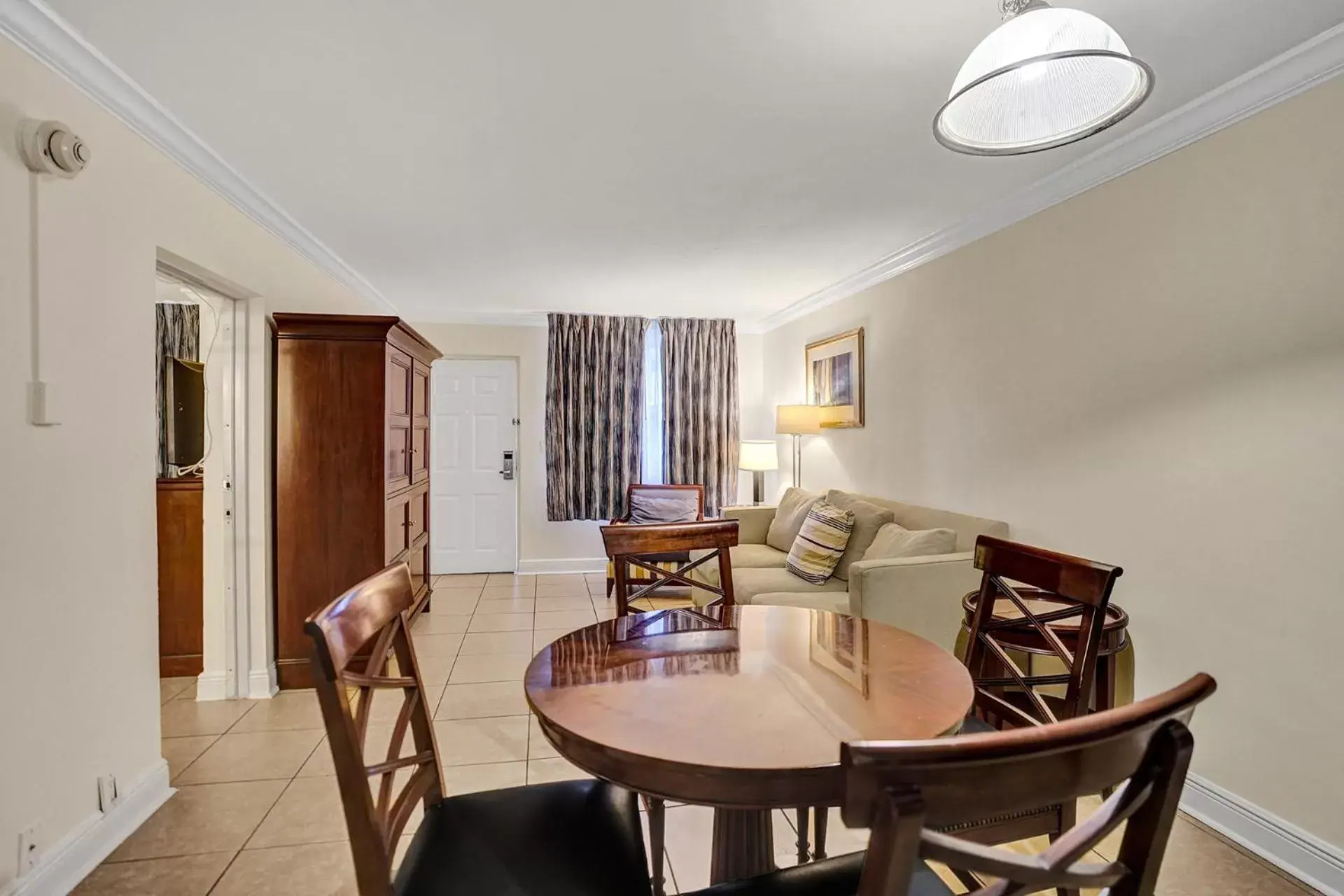 Seating area, Dining Area in Fort Lauderdale Grand Hotel