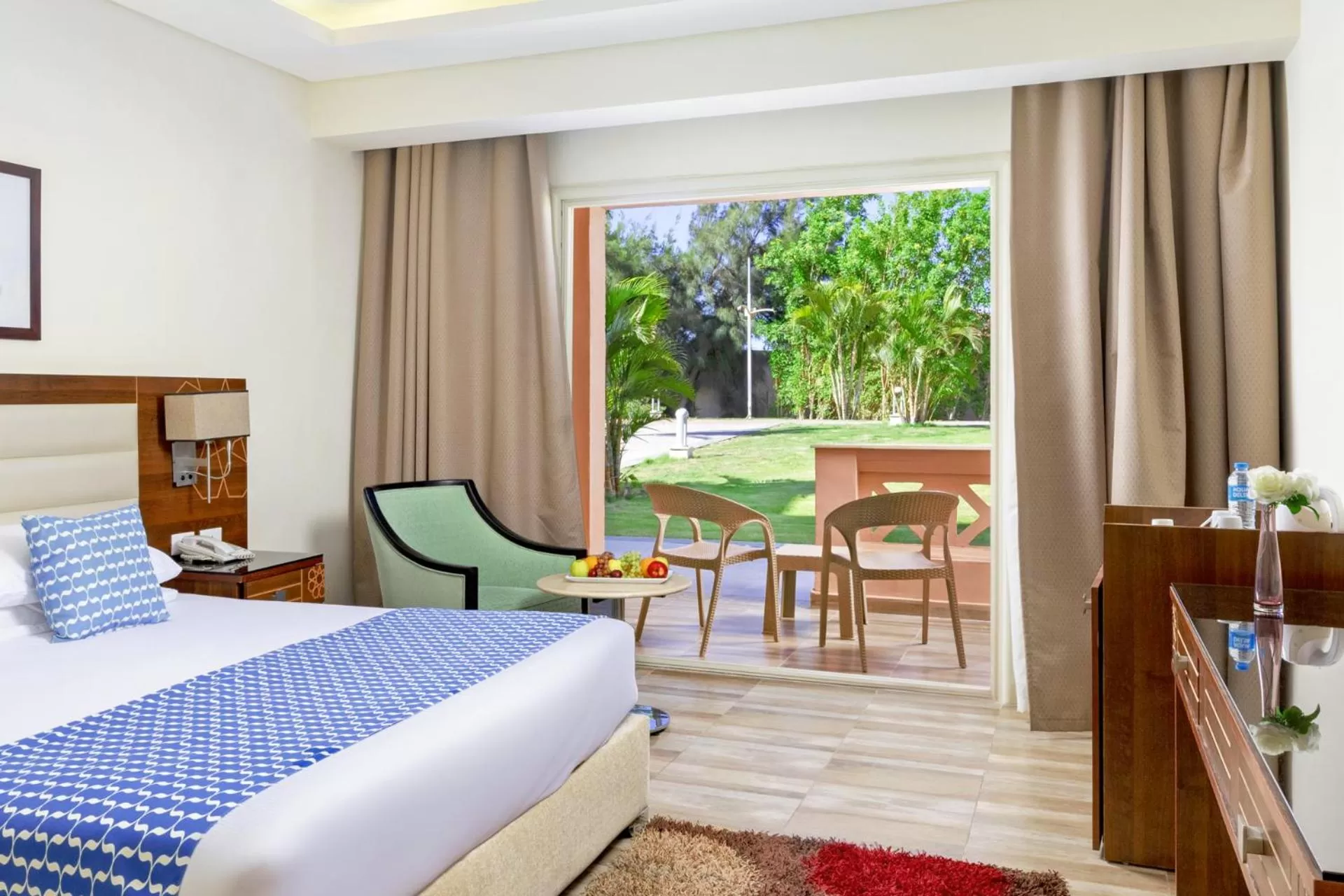 Garden view, Bed in Pickalbatros Aqua Vista Resort - Hurghada