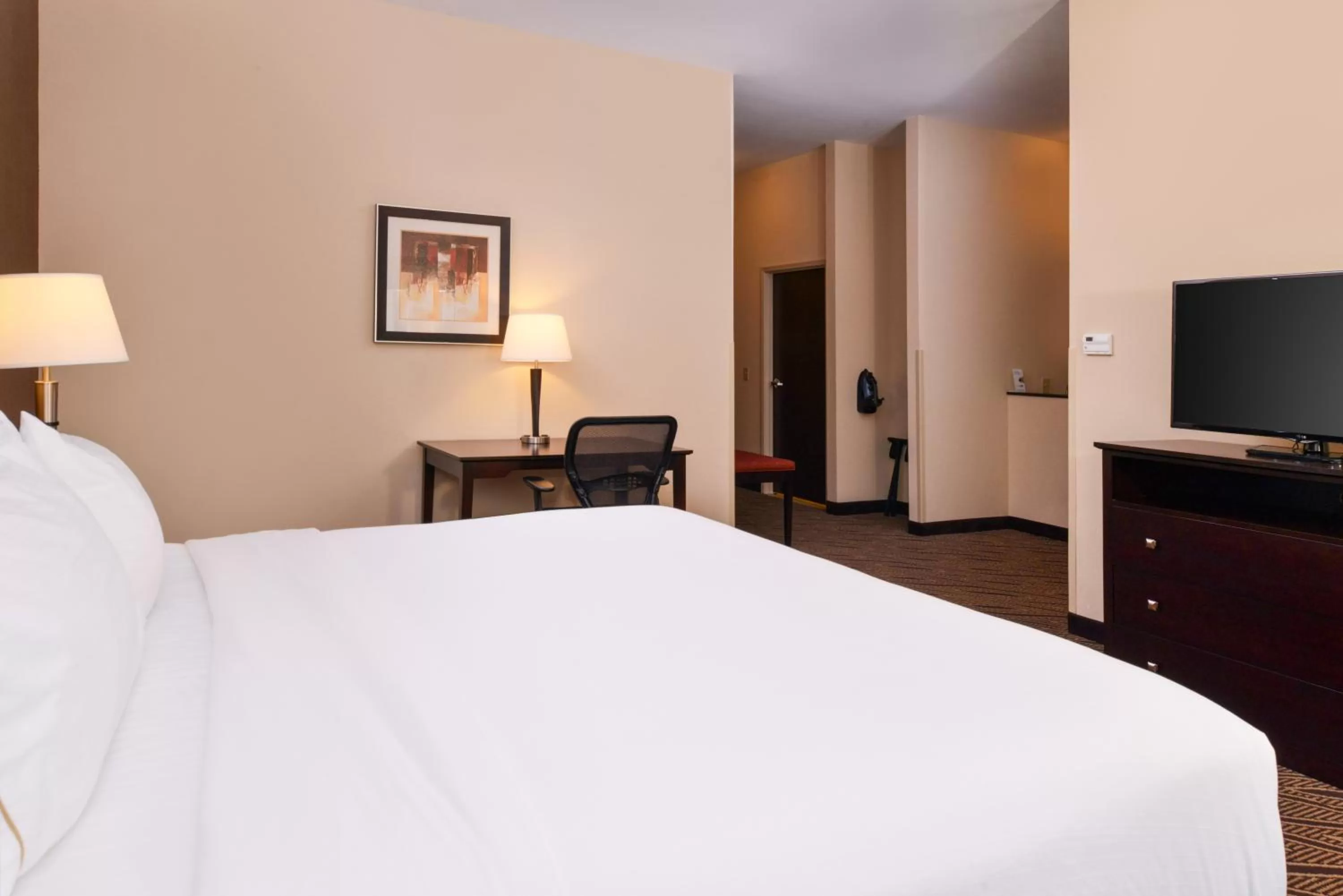 Bed in Holiday Inn Express & Suites Washington - Meadow Lands by IHG