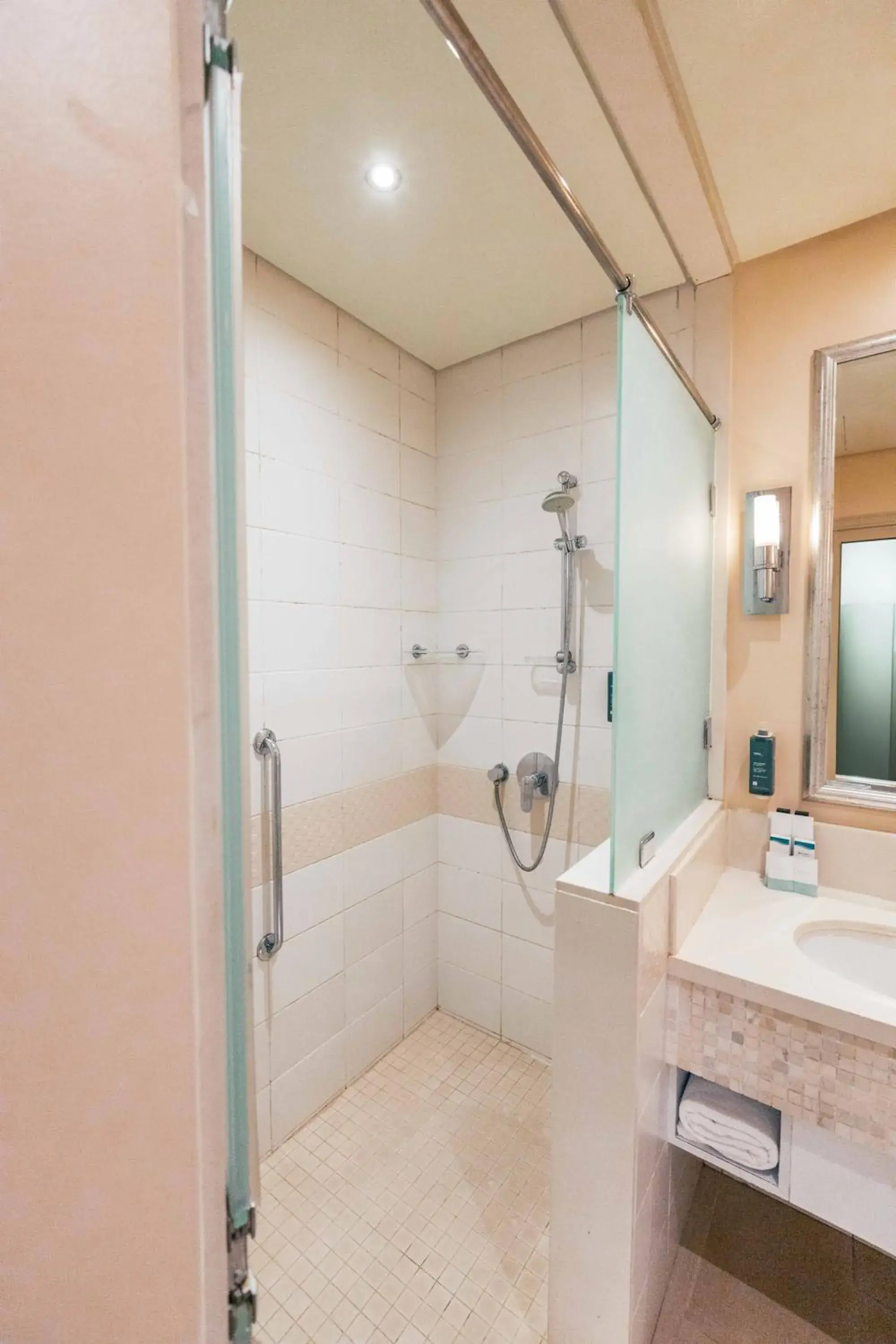 Bathroom in Salalah Gardens Hotel Managed by Safir Hotels & Resorts