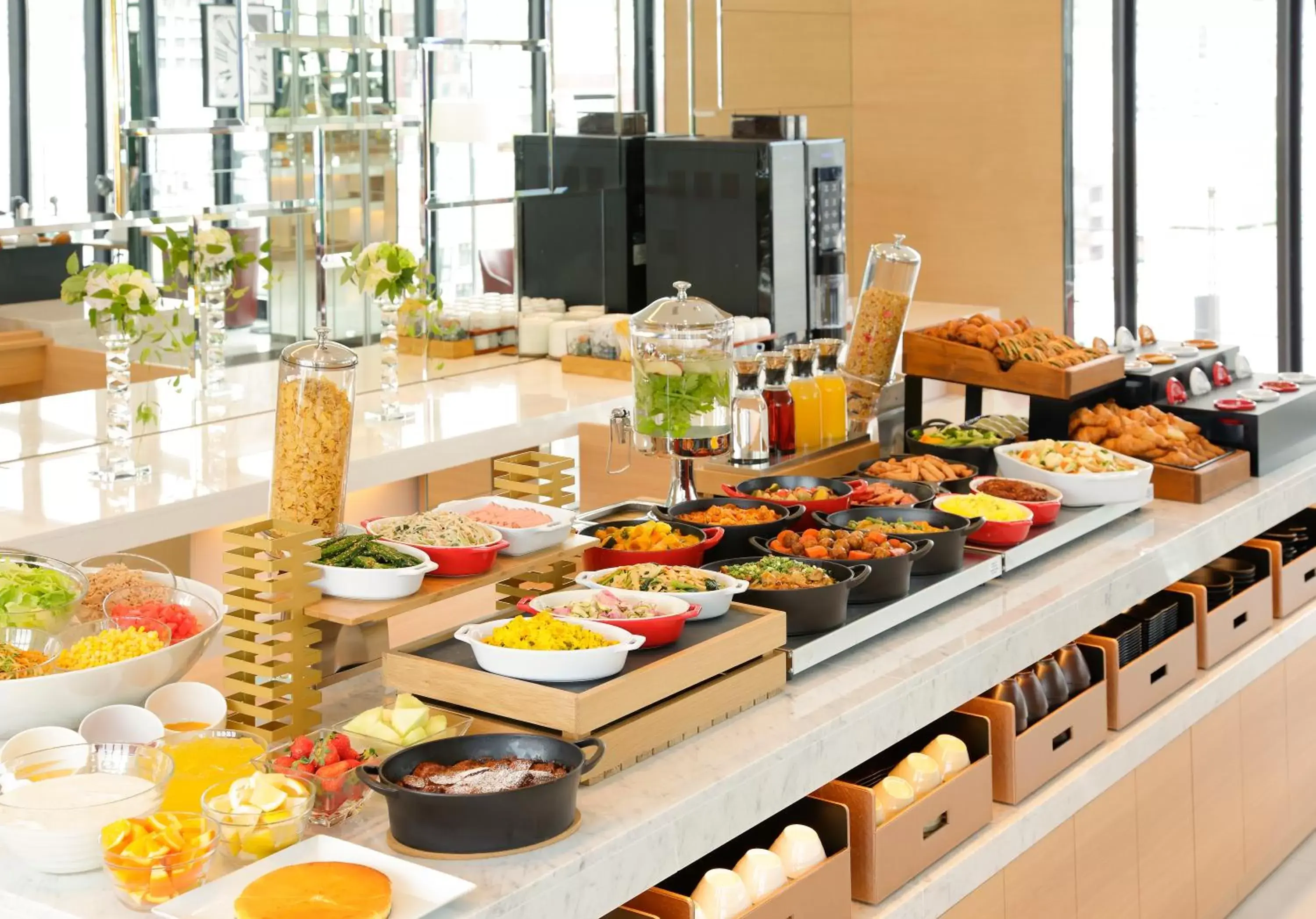 Buffet breakfast in Candeo Hotels Kobe Tor Road