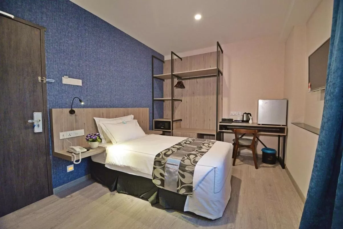 Bedroom, Bed in Diamond Inn