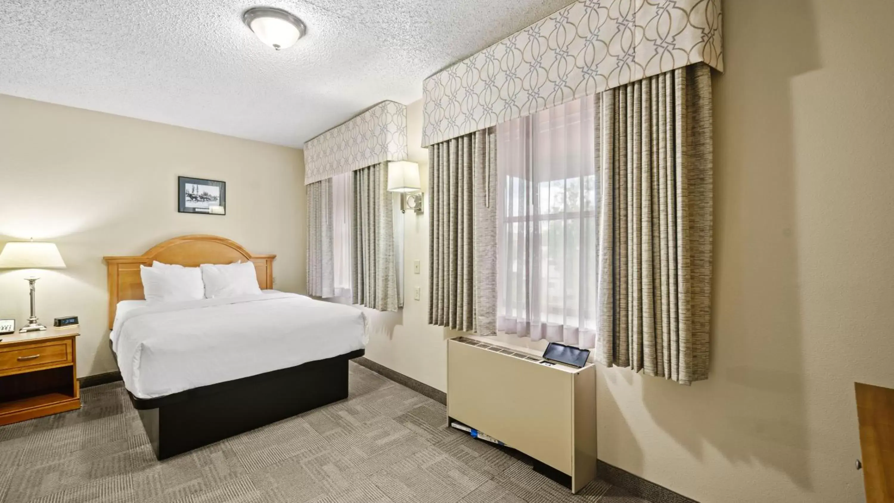 VIP, Bed in Clarion Hotel & Suites Fairbanks near Ft. Wainwright