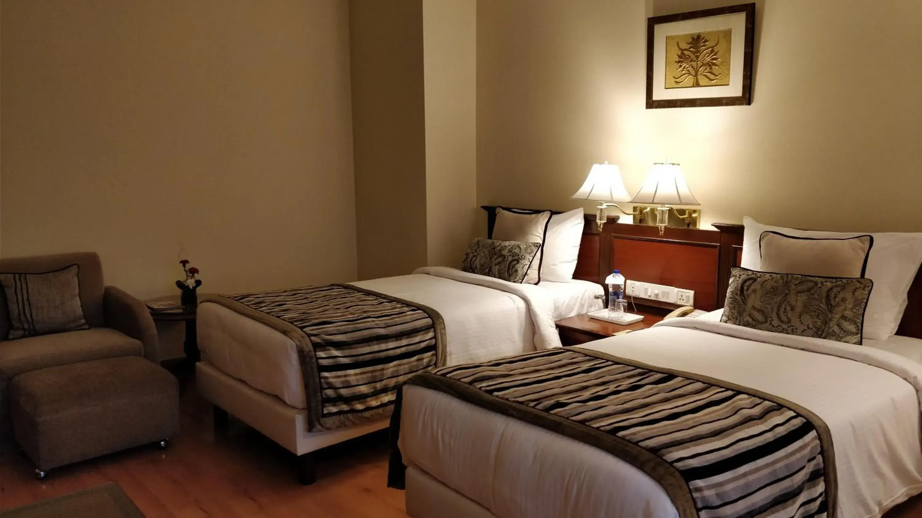 Photo of the whole room, Bed in Jaypee Vasant Continental