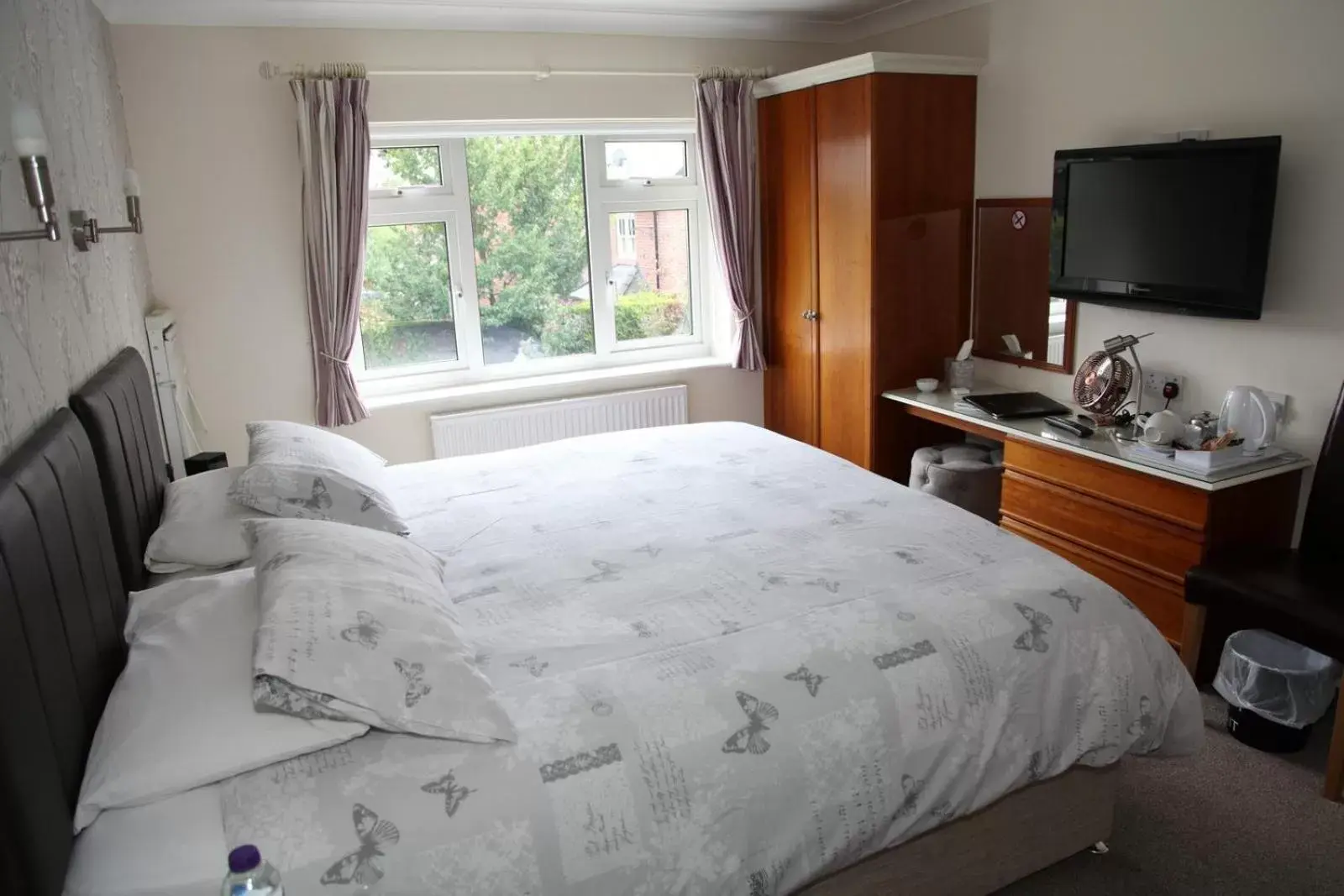 Bedroom, Bed in The Hinton Guest House