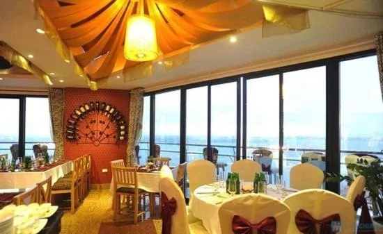 Restaurant/places to eat in Sunset Westlake Hanoi Hotel