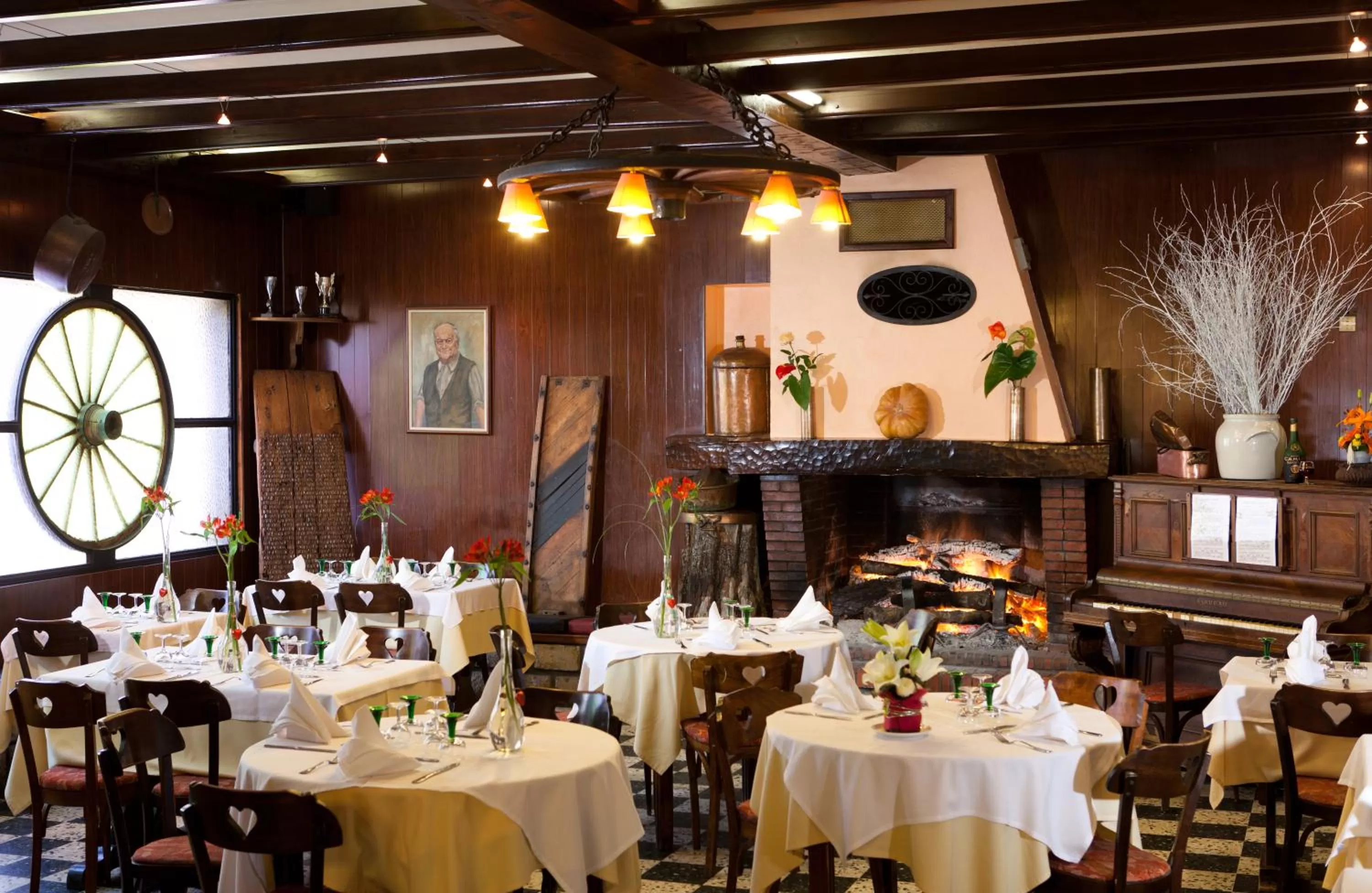 Restaurant/places to eat in Hôtel Restaurant Pavillon Carina