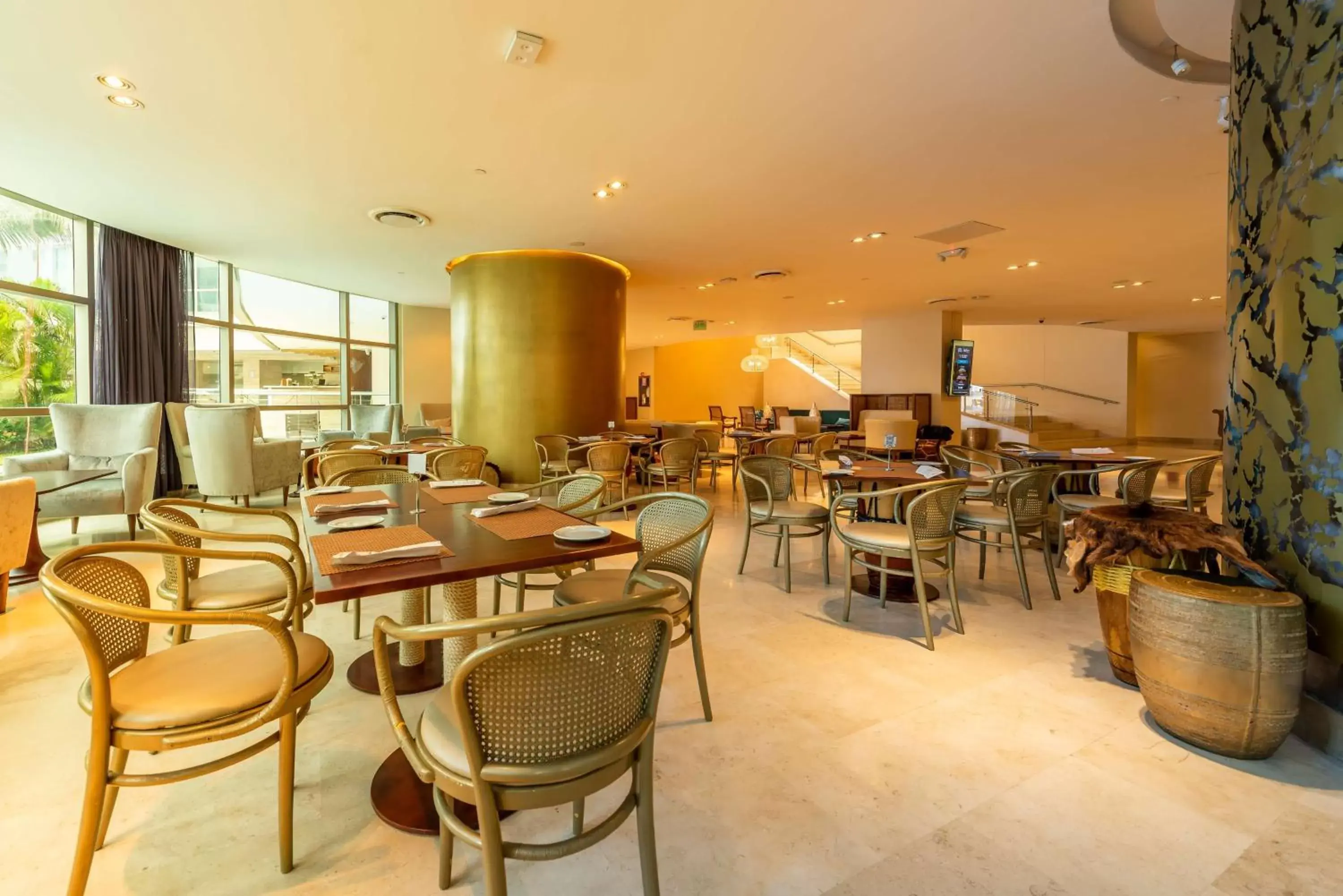 Lounge or bar, Restaurant/Places to Eat in Radisson Cartagena Ocean Pavillion Hotel