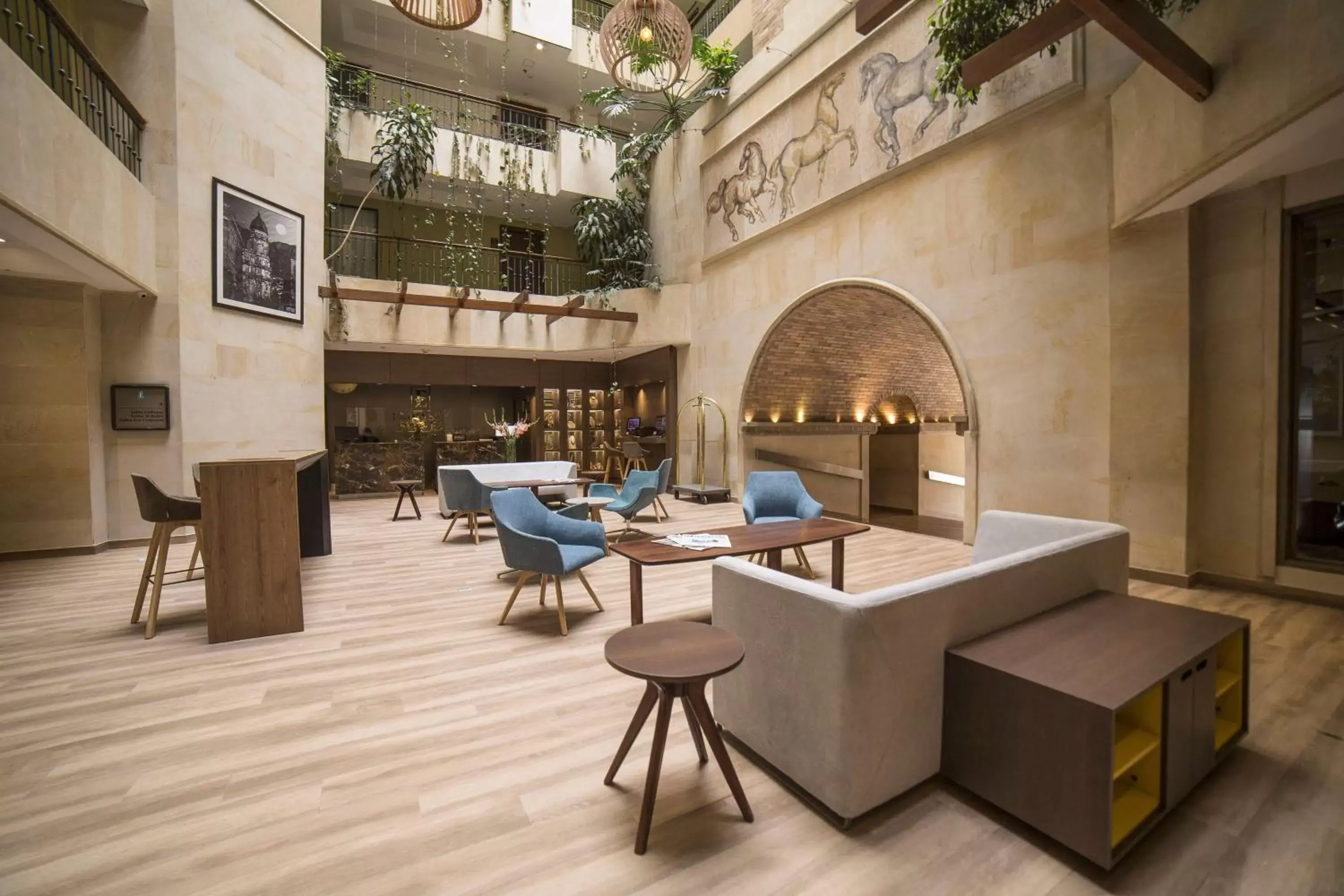 Lobby or reception in Embassy Suites by Hilton Bogotá - Rosales