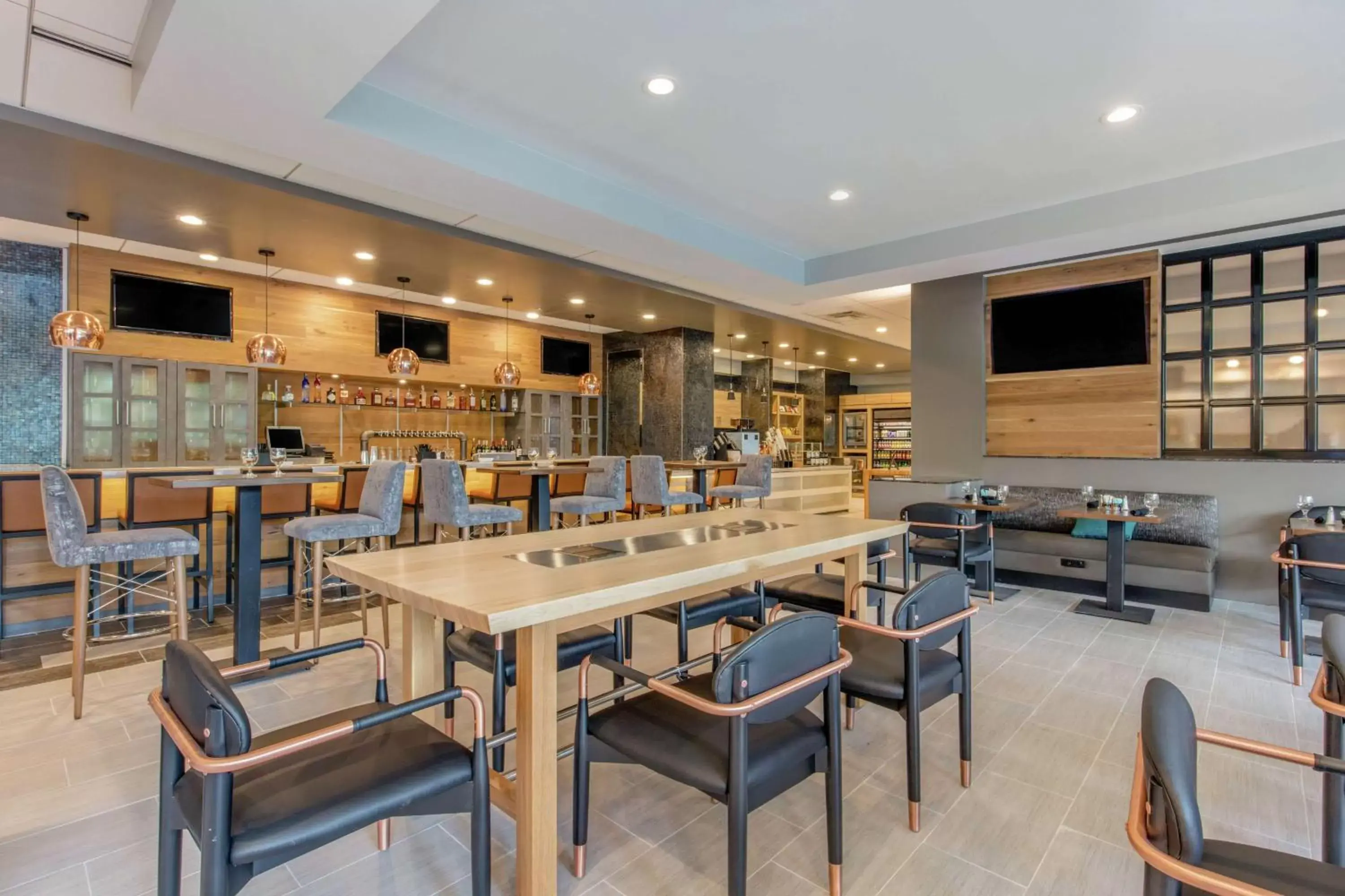 Dining area, Restaurant/Places to Eat in DoubleTree Birmingham Perimeter Park