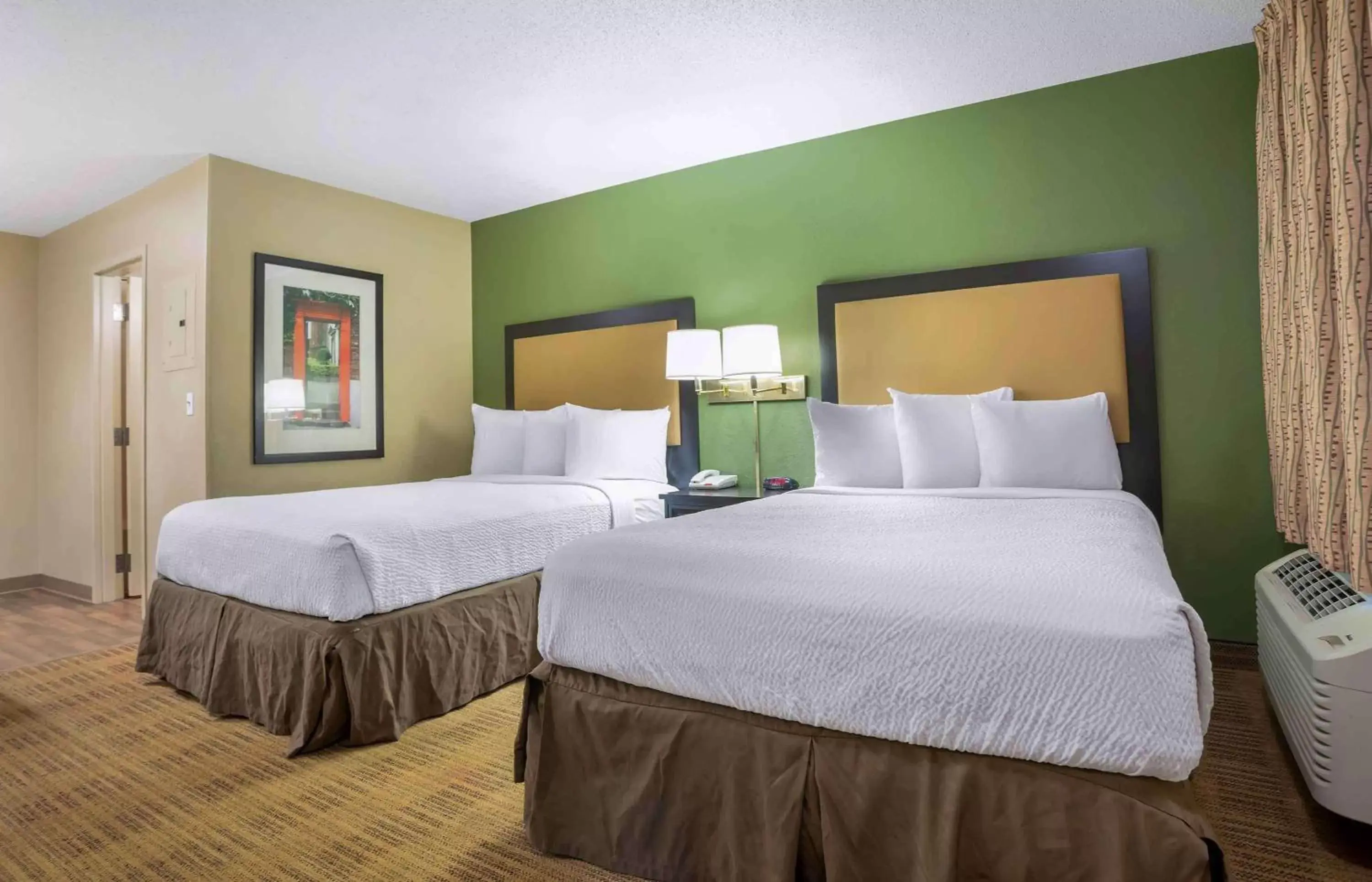 Bedroom, Bed in Extended Stay America Suites - Mobile - Spring Hill