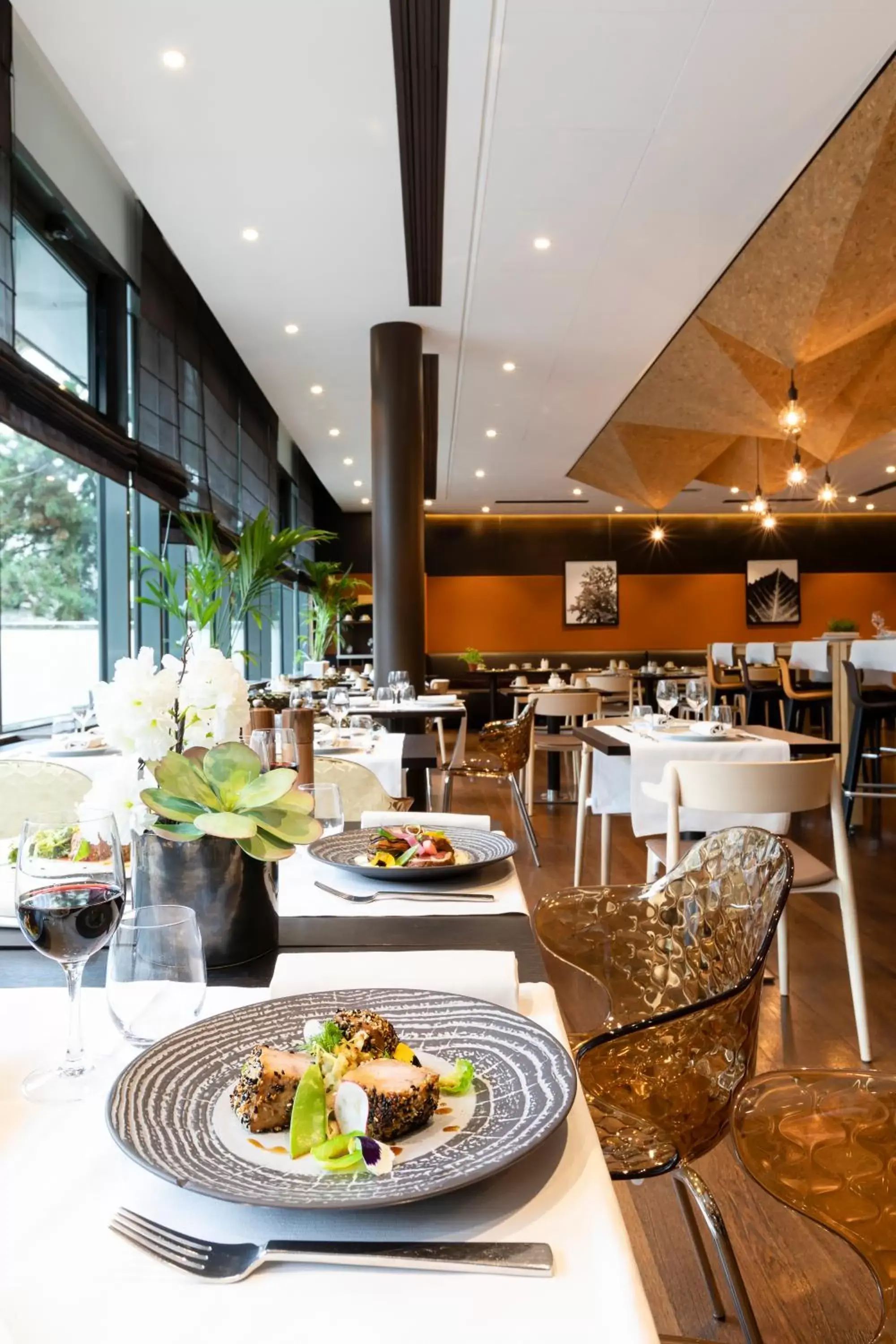 Restaurant/Places to Eat in Radisson Blu Hotel, Paris Boulogne