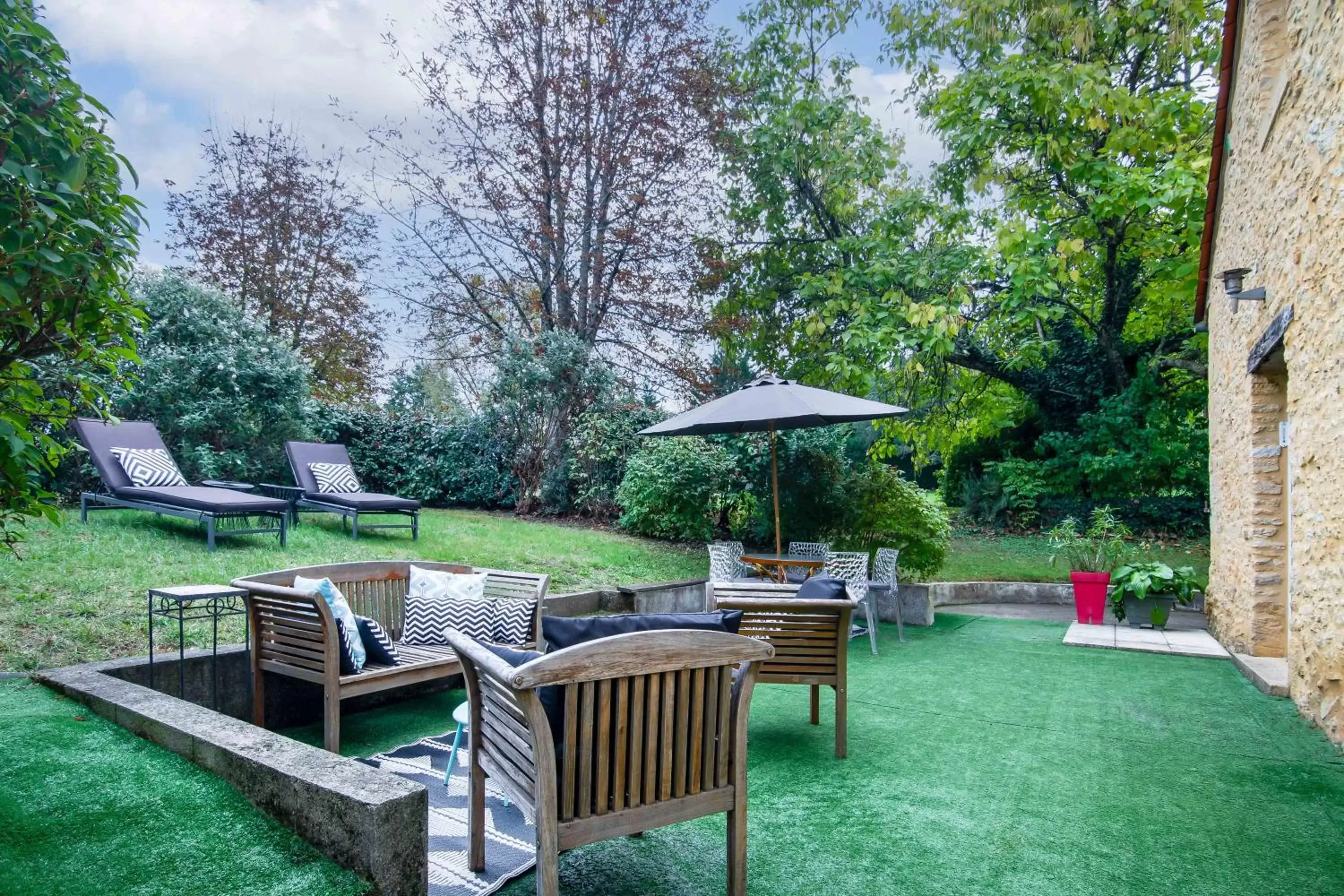 Patio, Garden in Le Clos Vallis