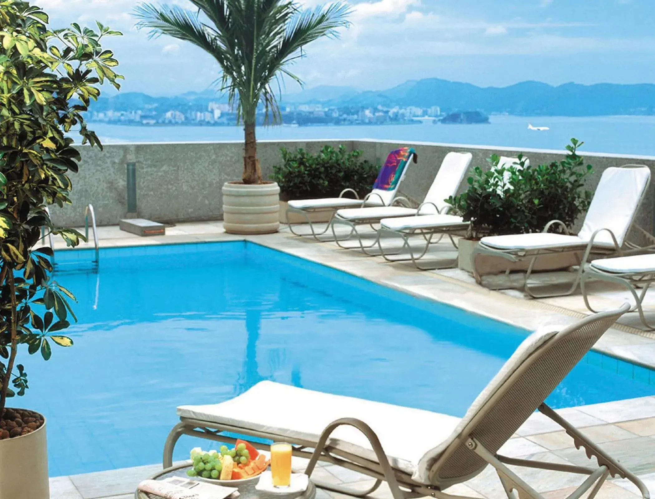 Solarium, Swimming Pool in Windsor Guanabara Hotel