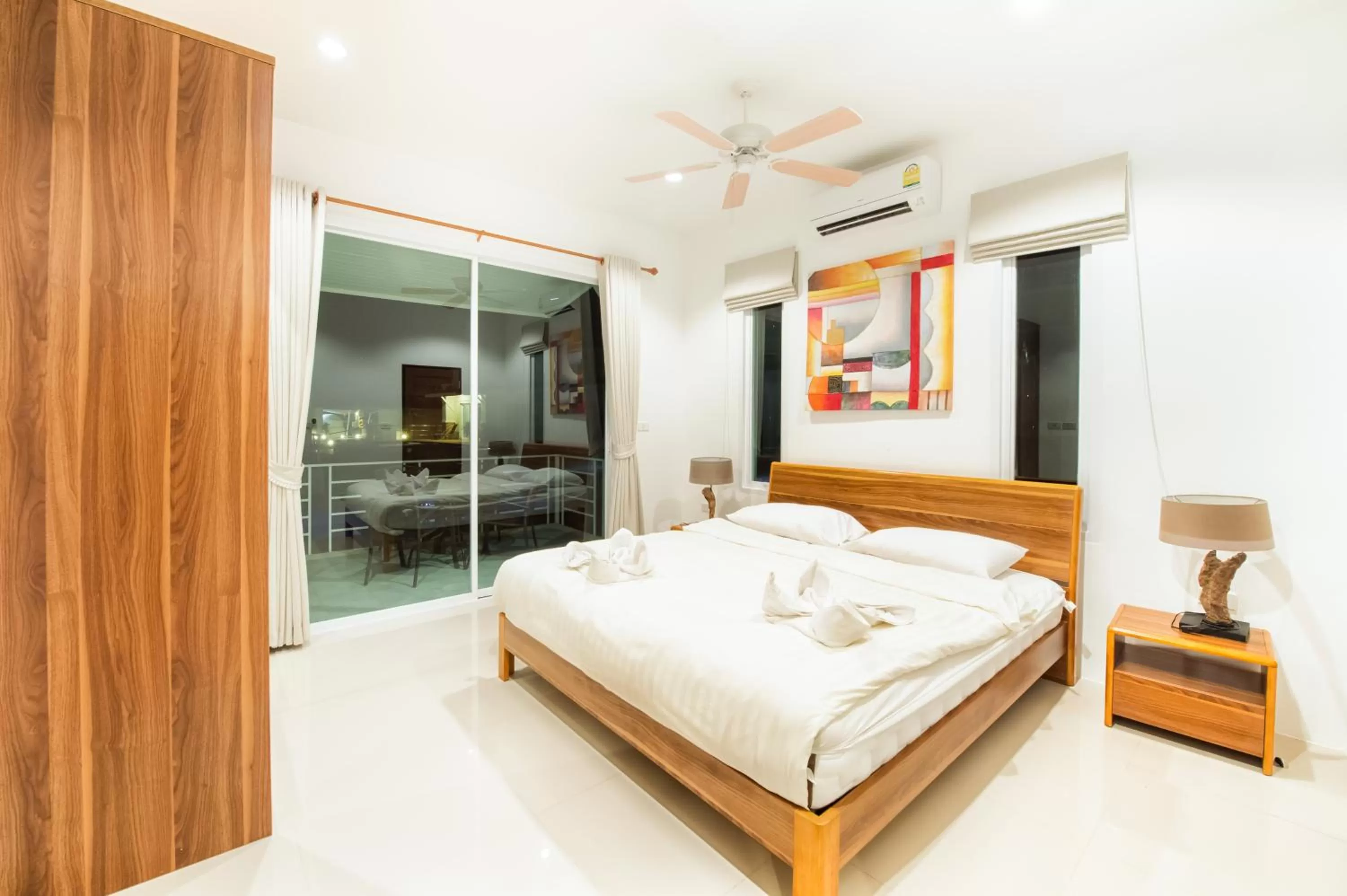 Photo of the whole room, Bed in Oriental Beach Pearl Resort