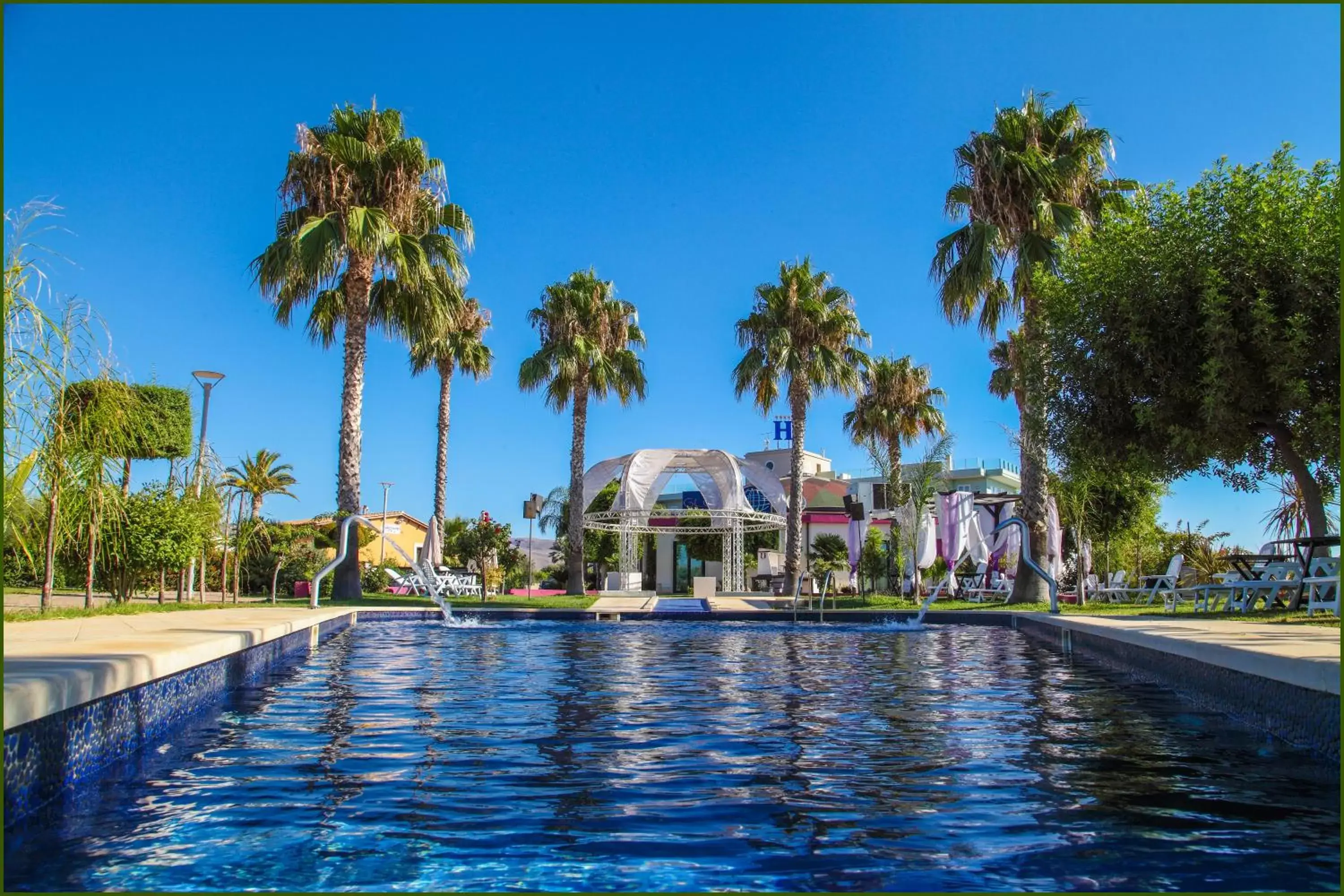 Swimming Pool in Hotel Pacl