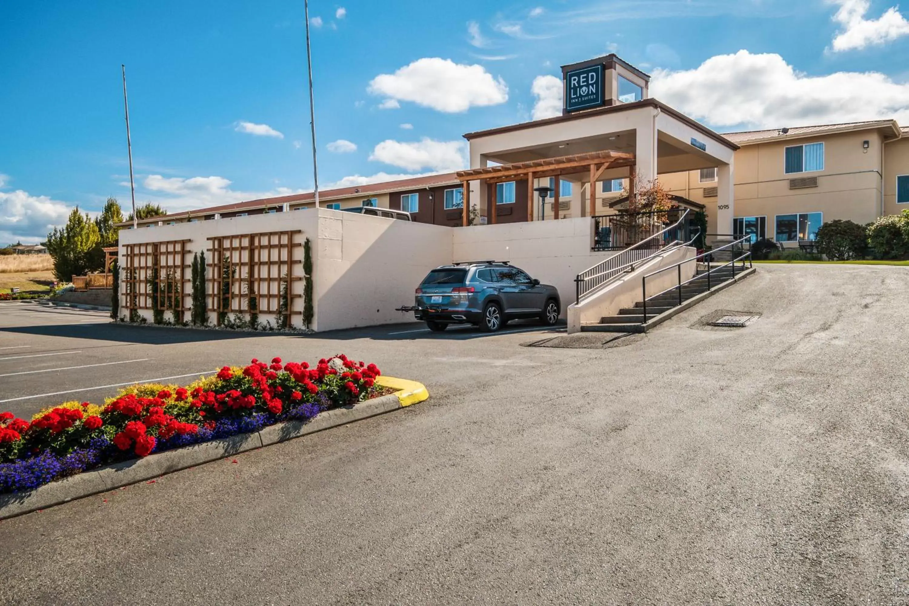 Property Building in Red Lion Inn & Suites at Olympic National Park